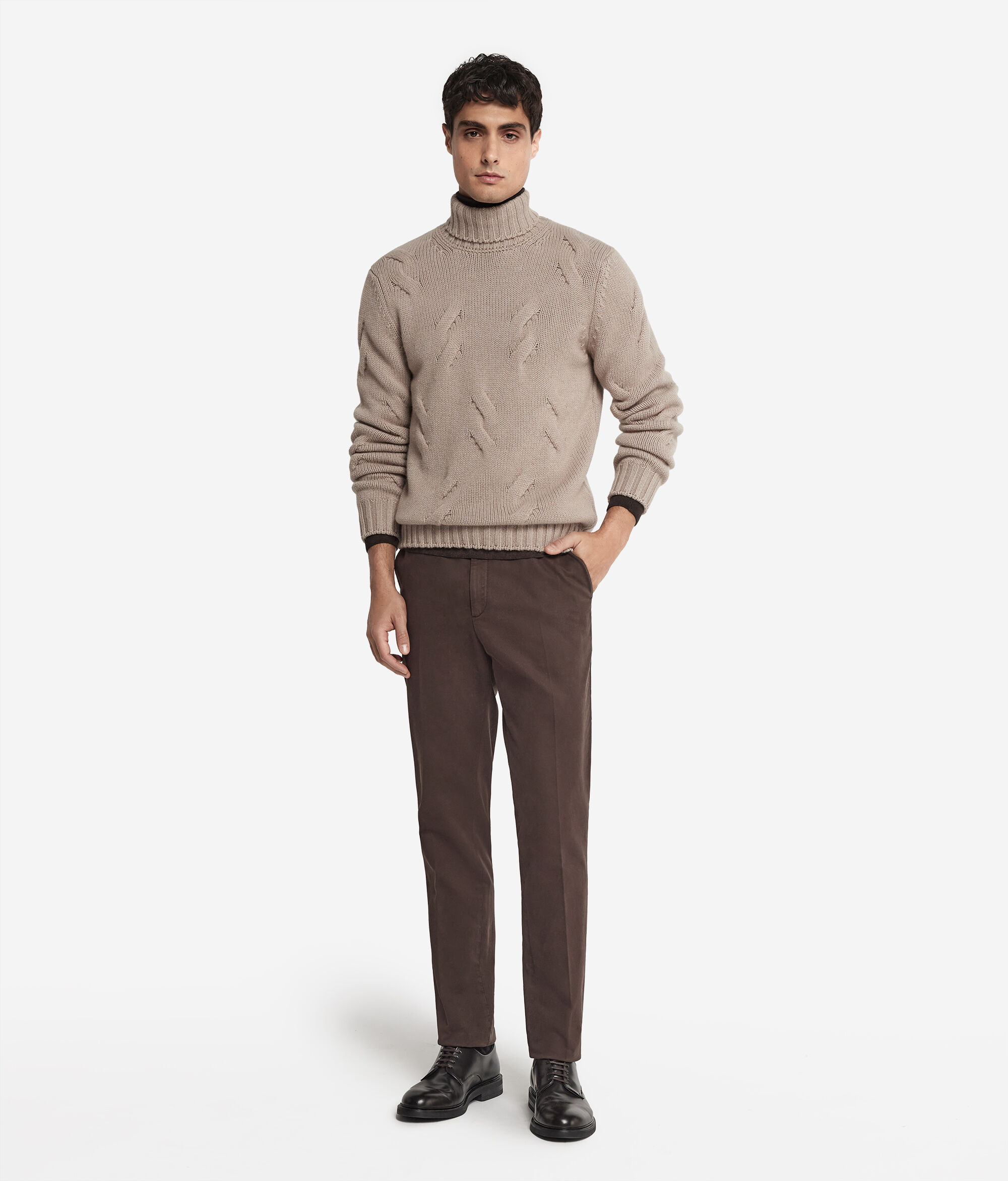 Pull avec col roulé et motif à torsades en cachemire