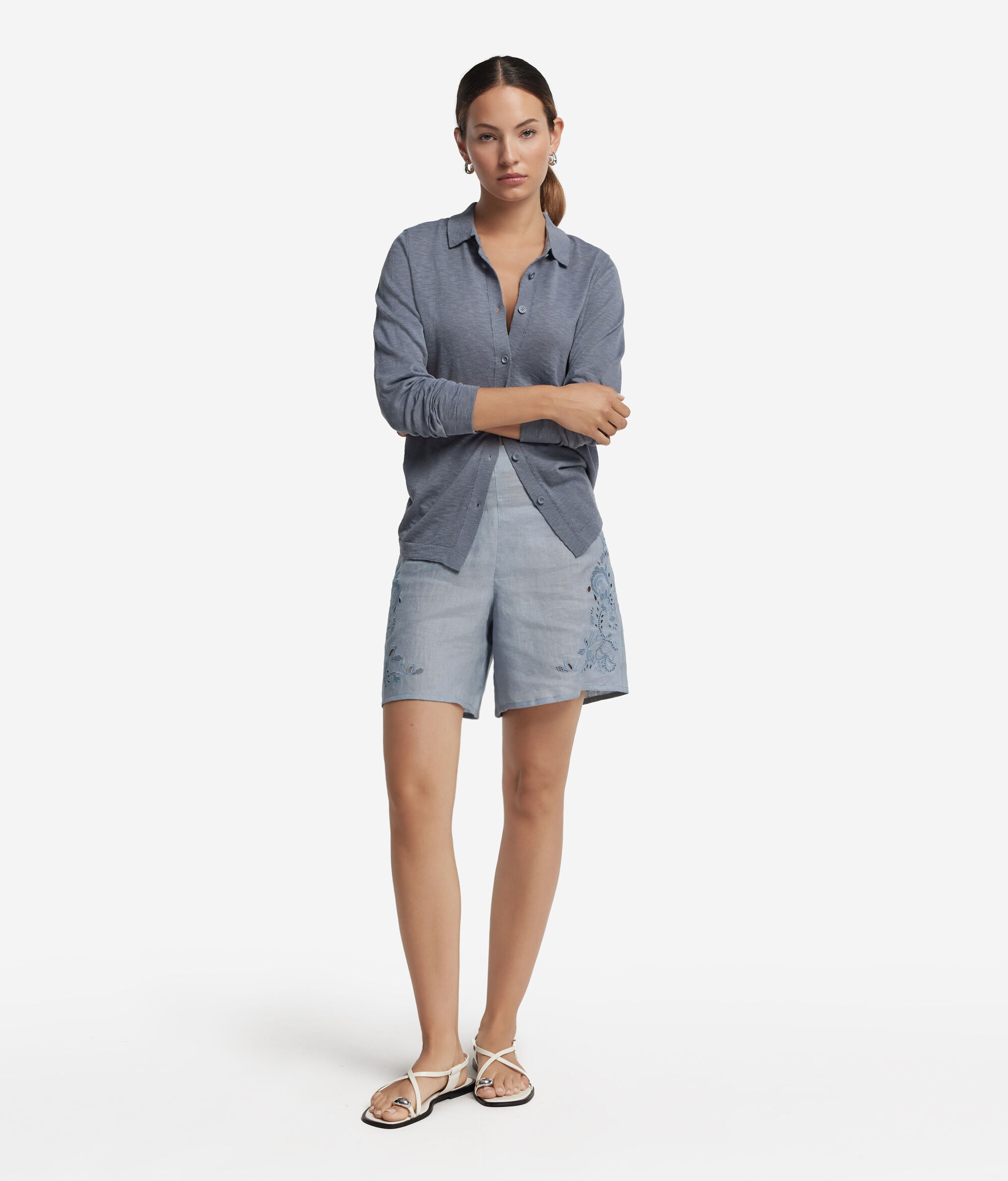 Short brodé en lin