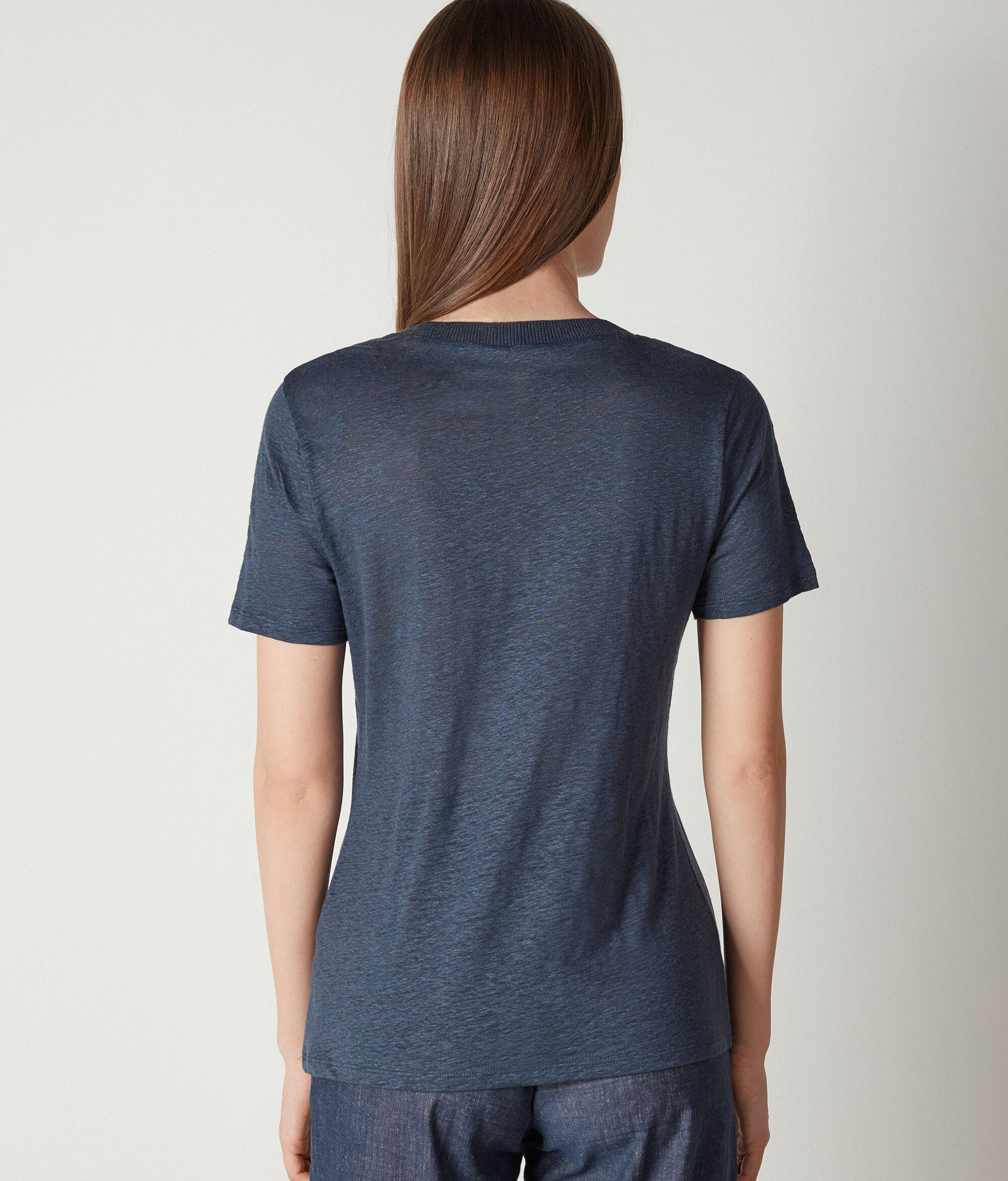 T-Shirt aus Leinen mit V-Ausschnitt und Stricksaum