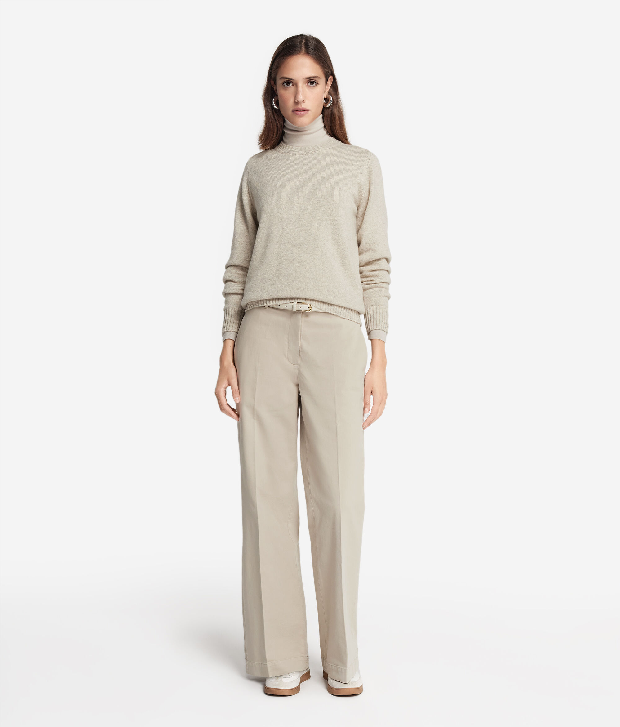 Ultrasoft Cashmere Crewneck Sweater with Set-in Sleeves