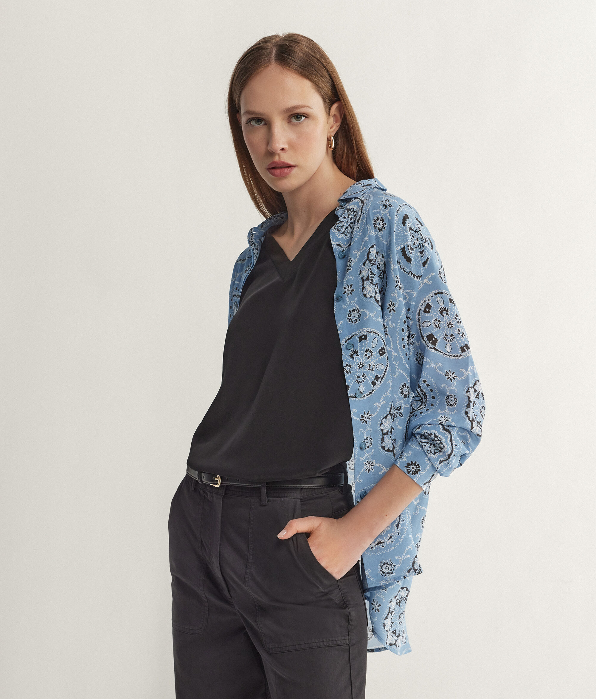 Svilena kimono majica s V-izrezom