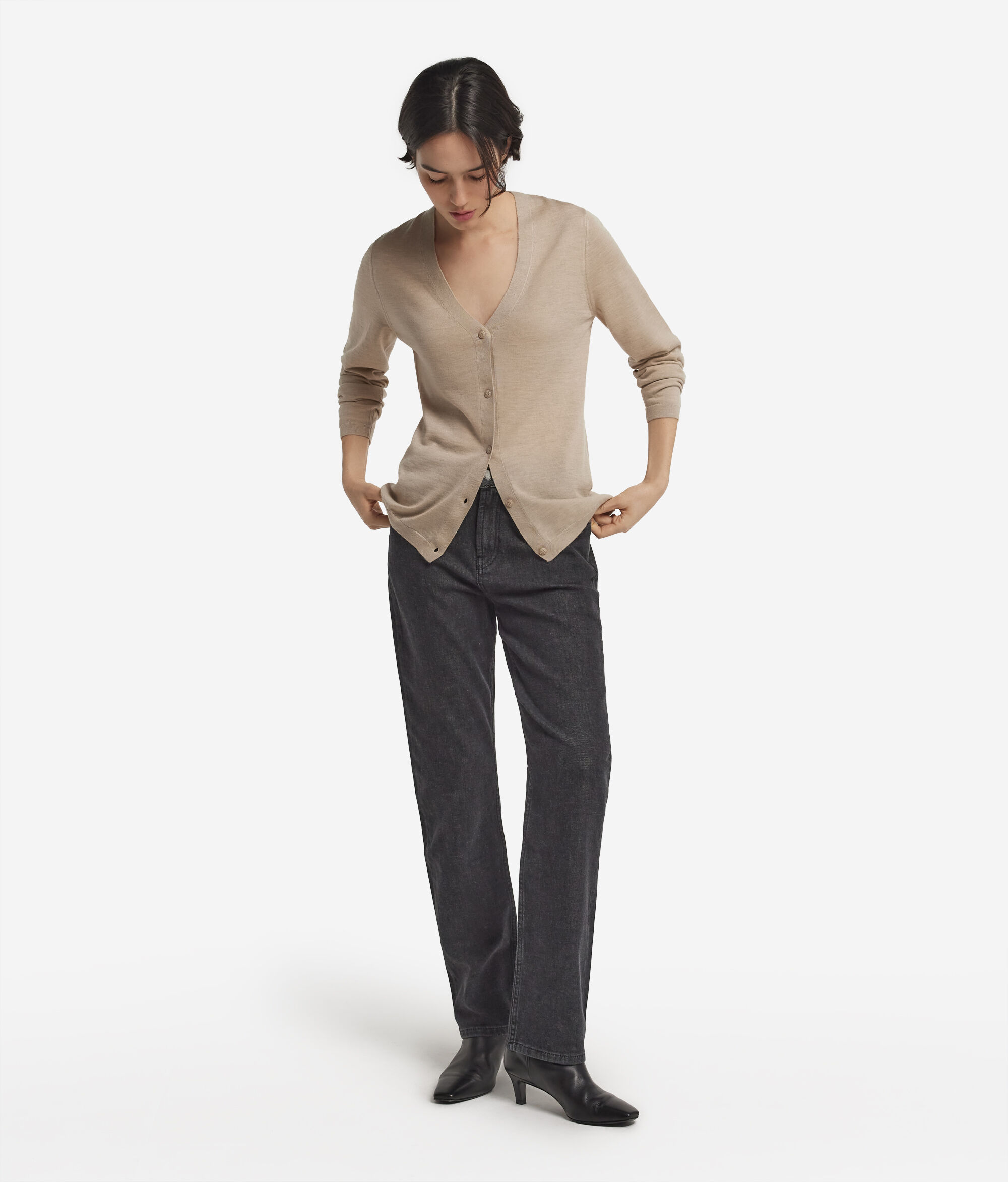 Rebeca con cuello de pico de cashmere ultrafine