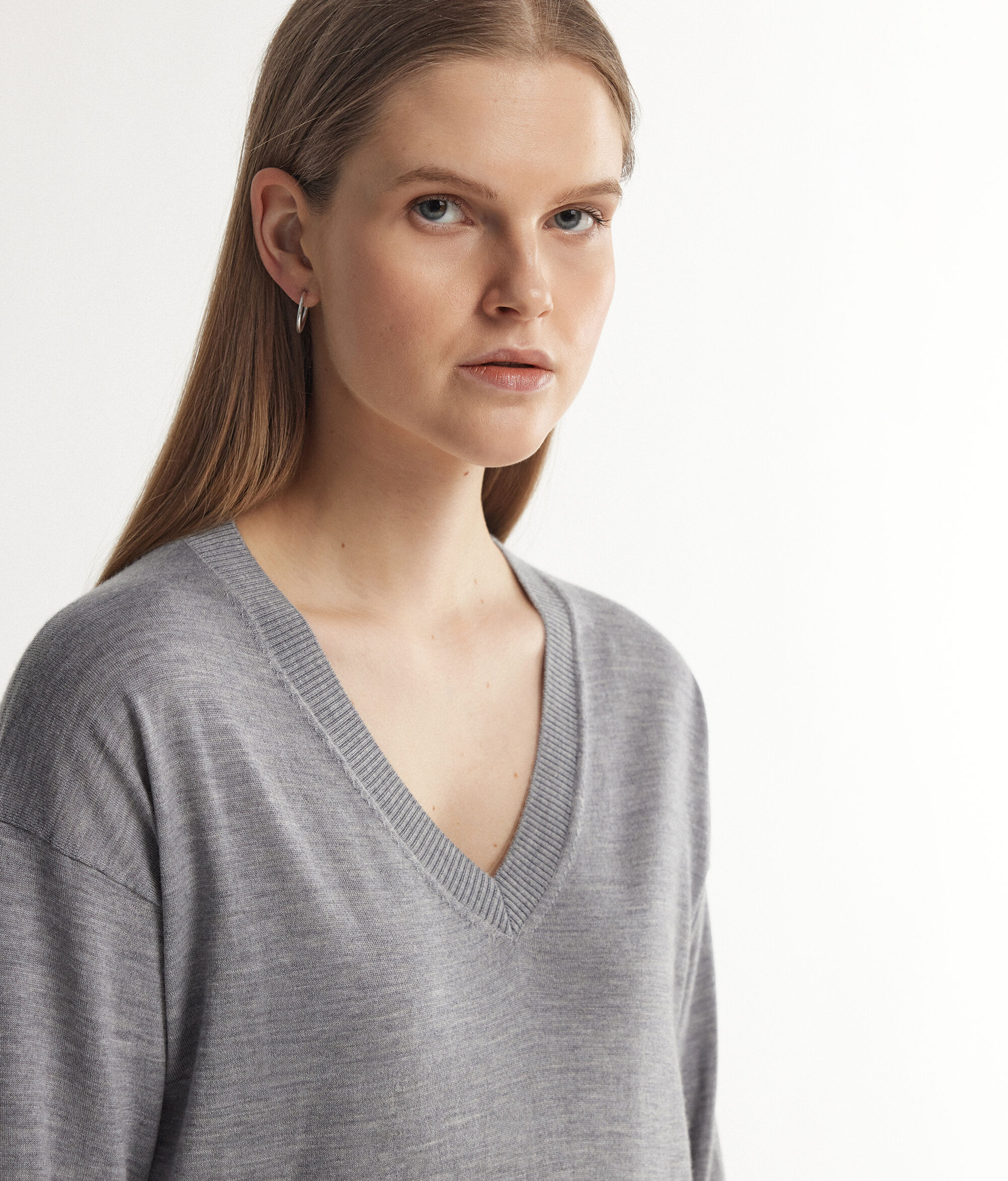 Pullover mit V-Ausschnitt und Schlitzen aus Kaschmir