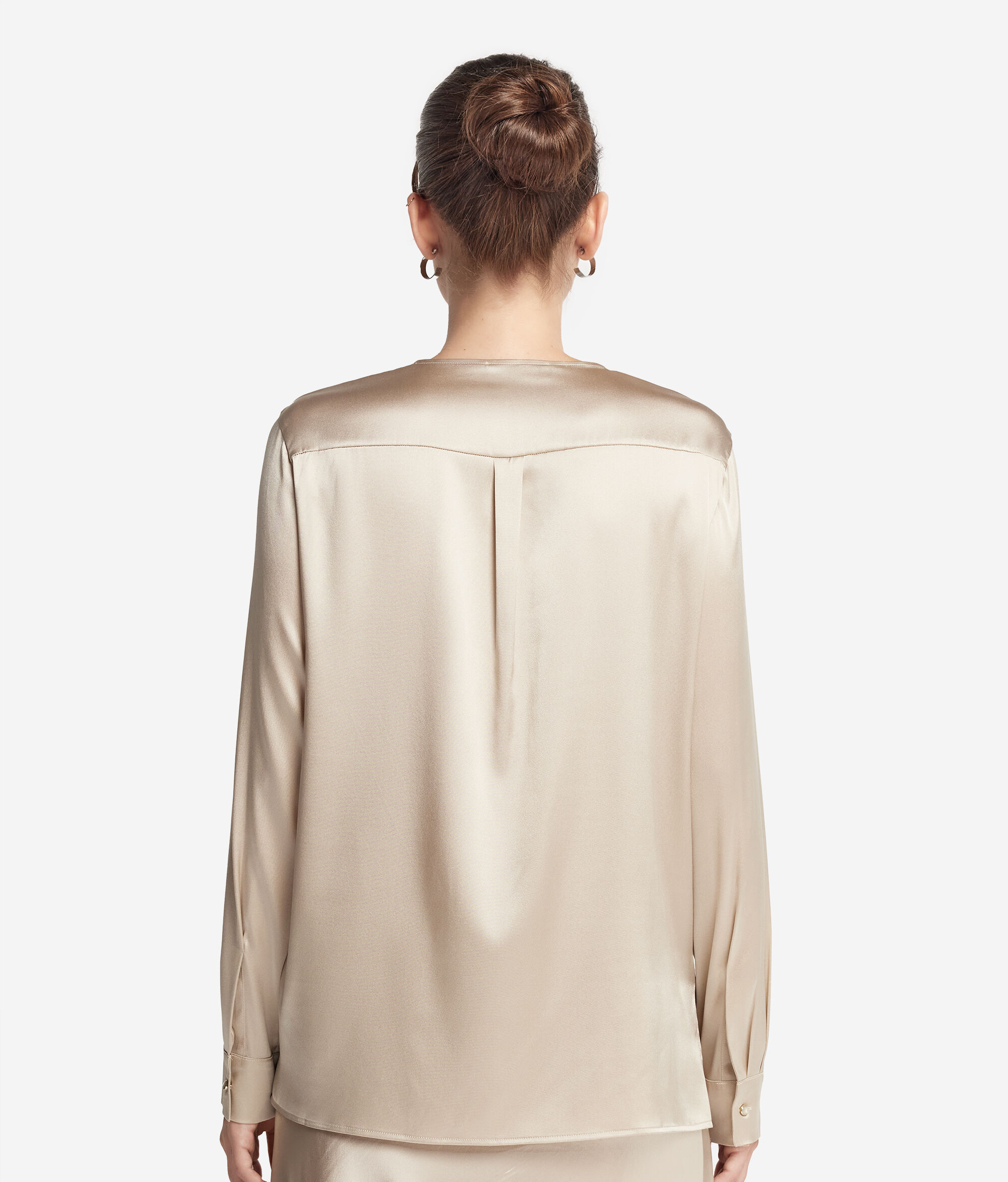 Chemise à col rond en satin de soie