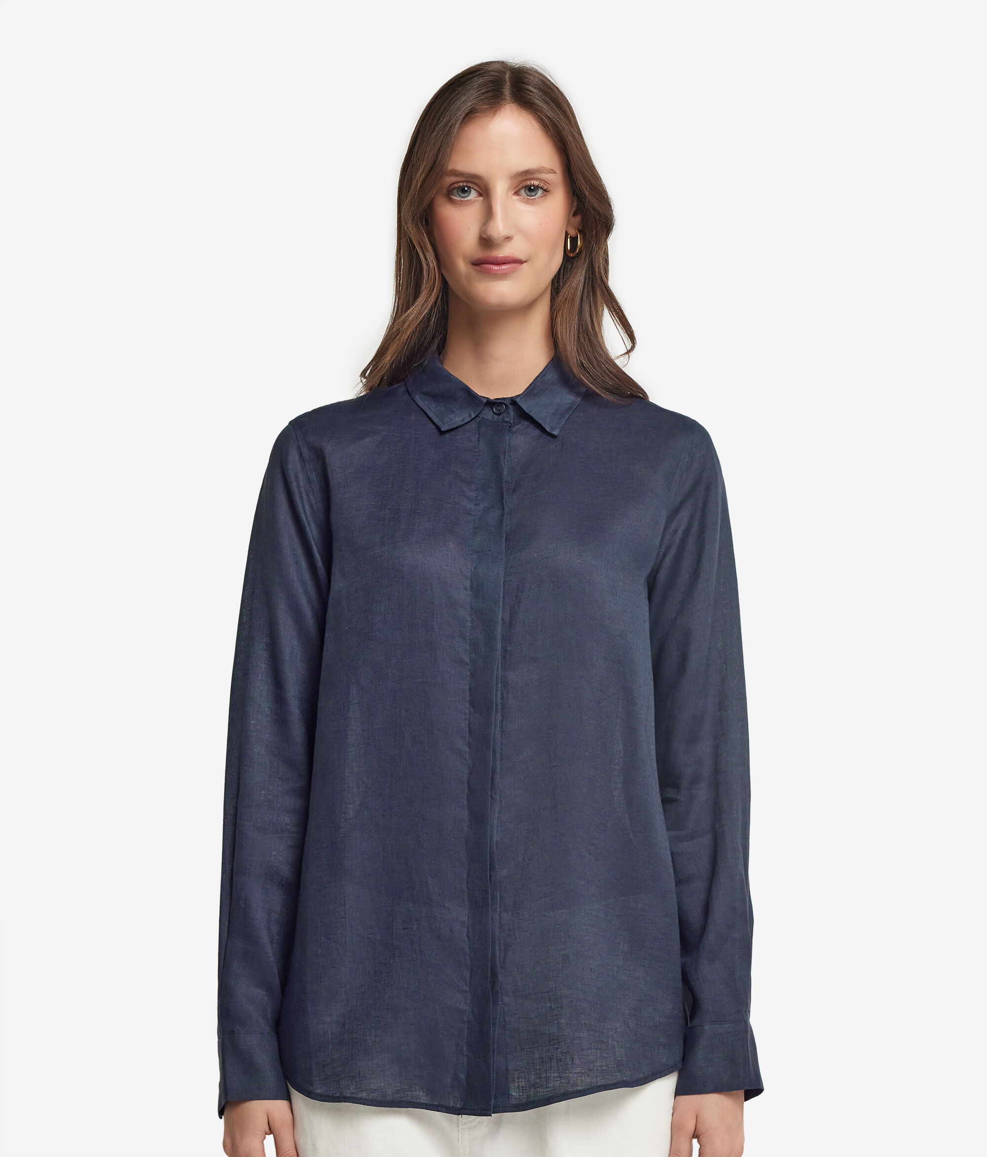 Langärmelige Hemdbluse aus Leinen