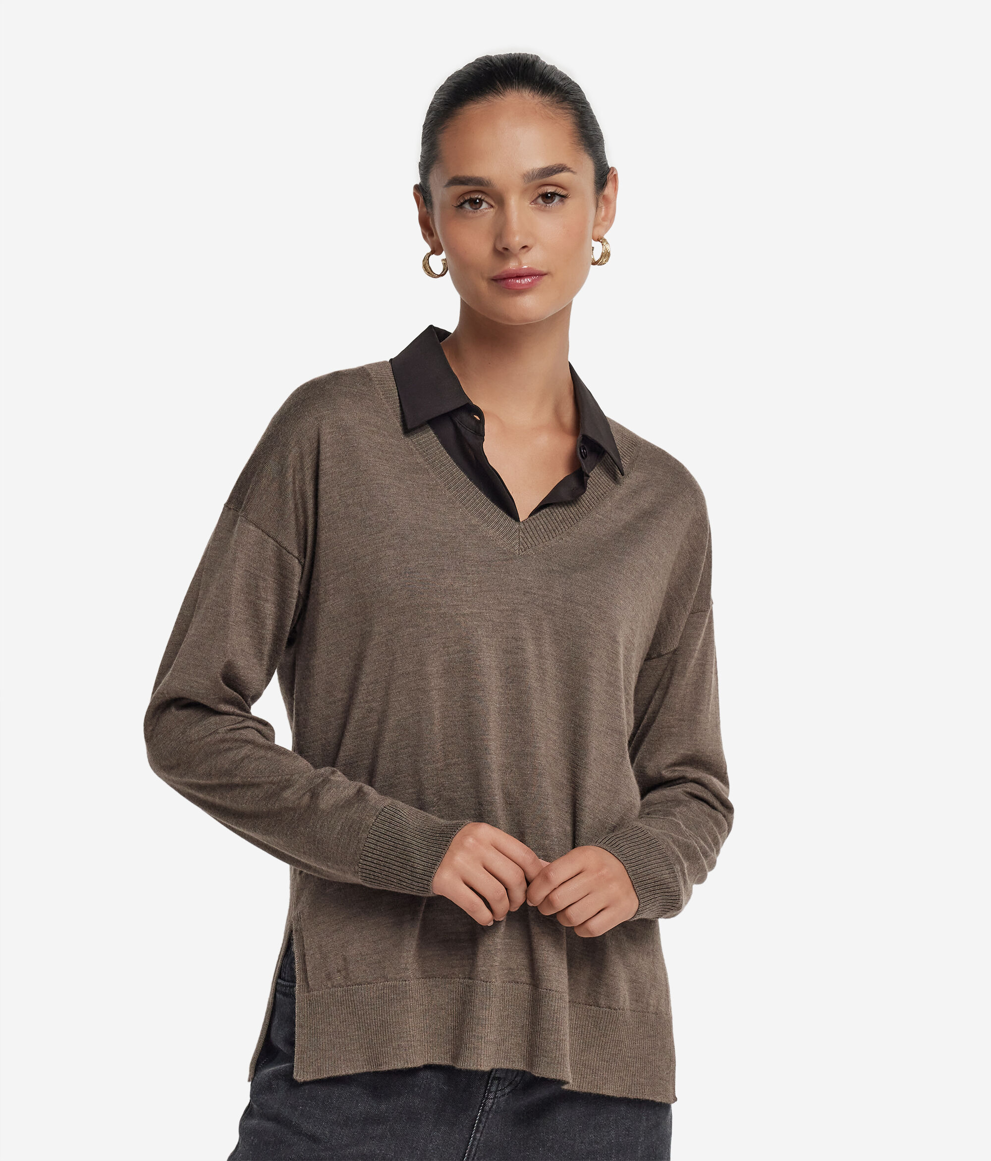 Pullover mit V-Ausschnitt und Schlitzen aus Kaschmir
