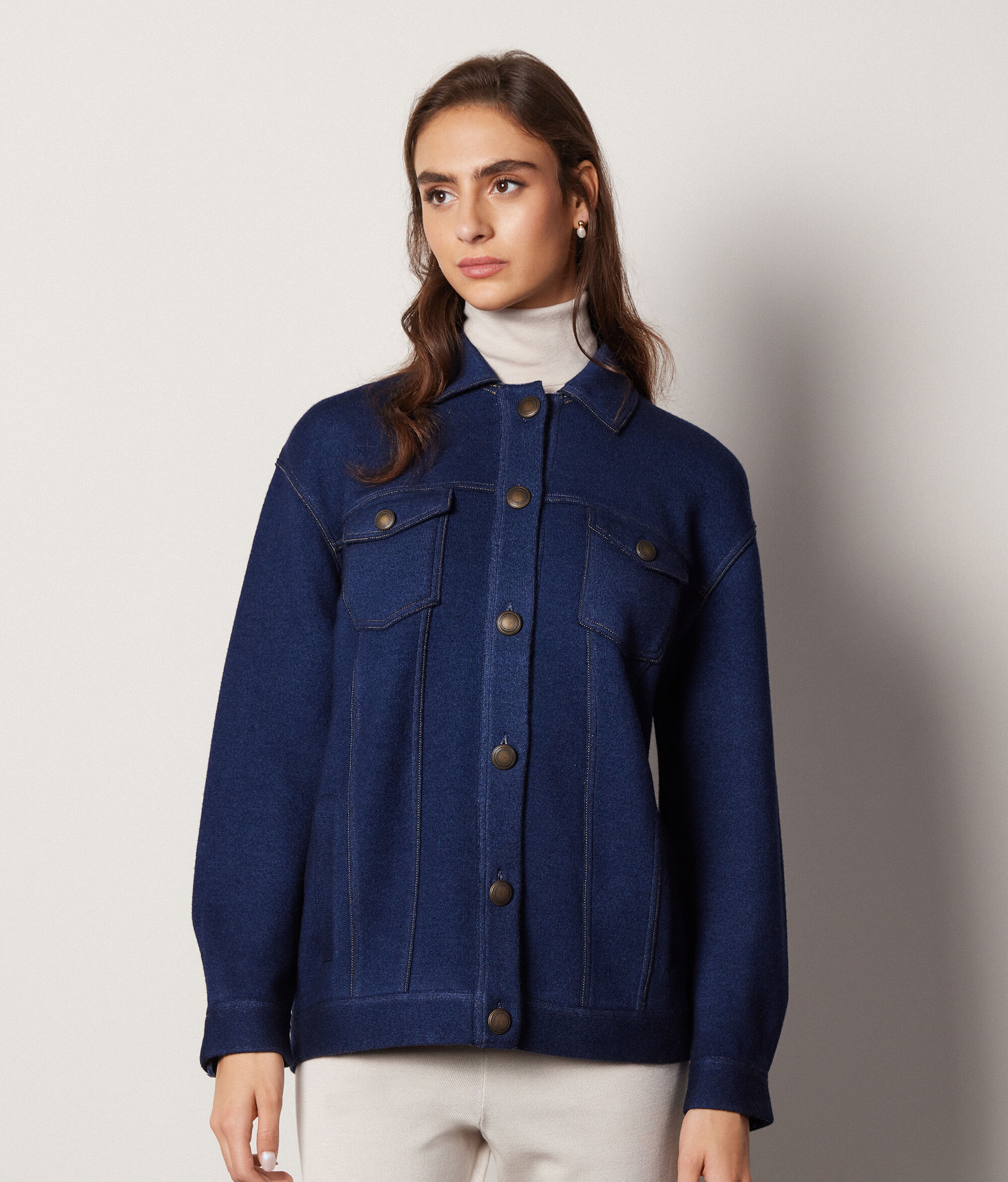Chaqueta de cashmere con pespuntes