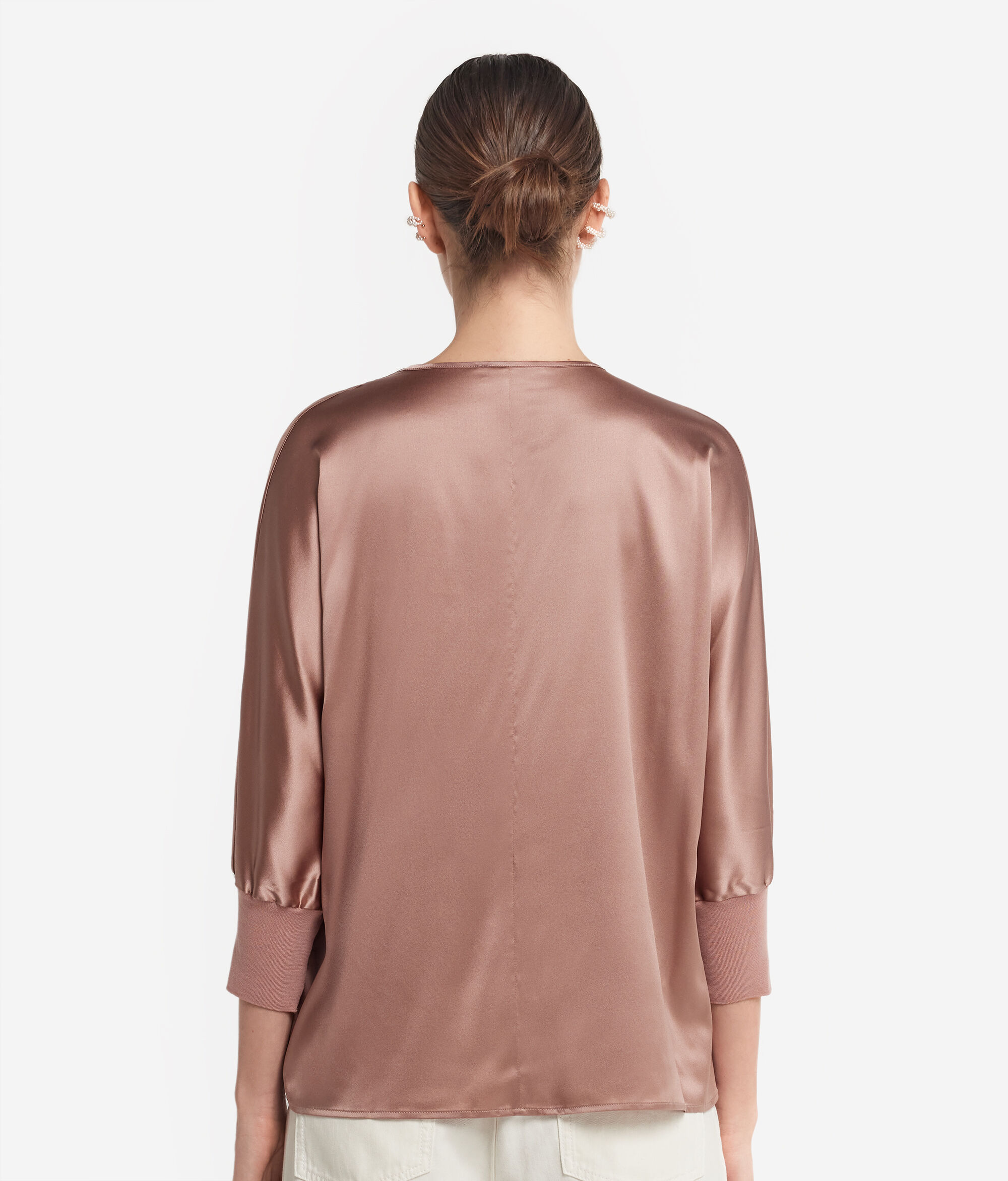 Svilena bluza s V-izrezom