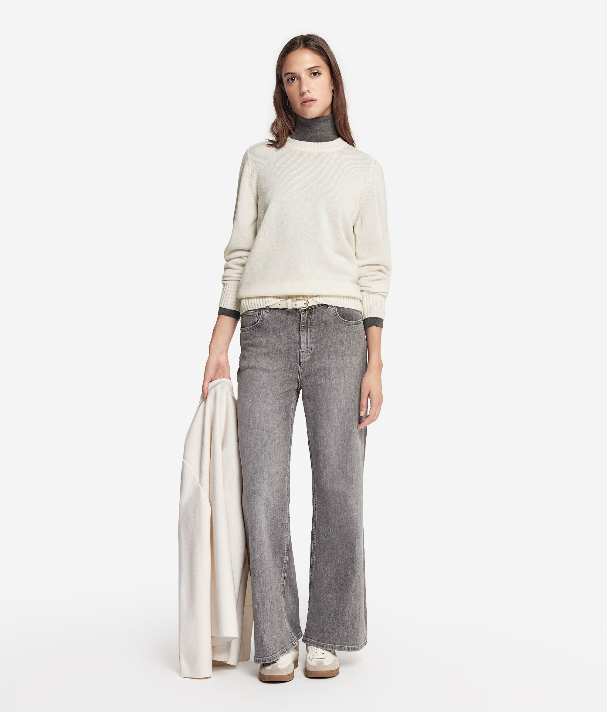 Ultrasoft Cashmere Crewneck Sweater with Set-in Sleeves