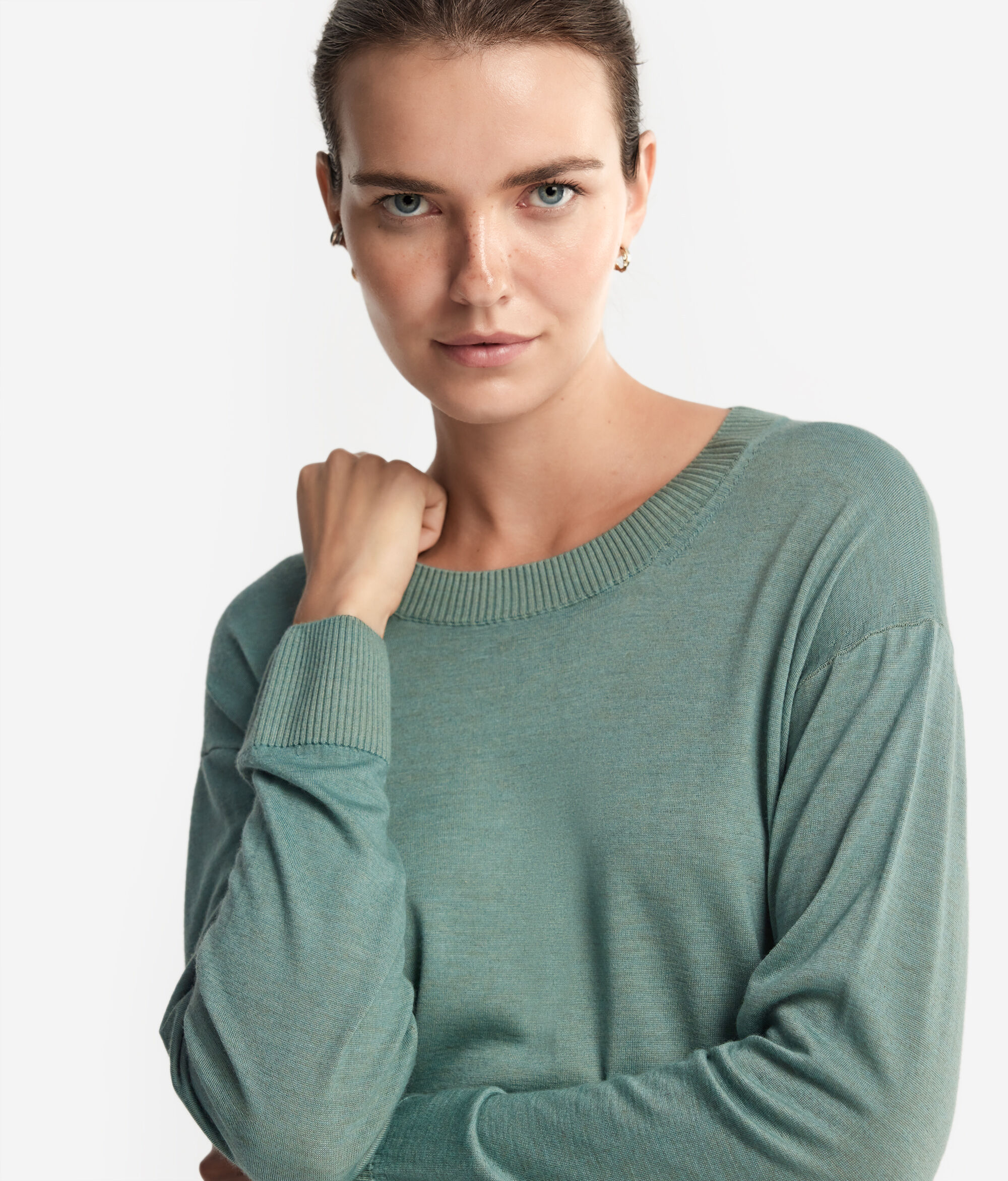 Pull à col rond et fentes en cachemire