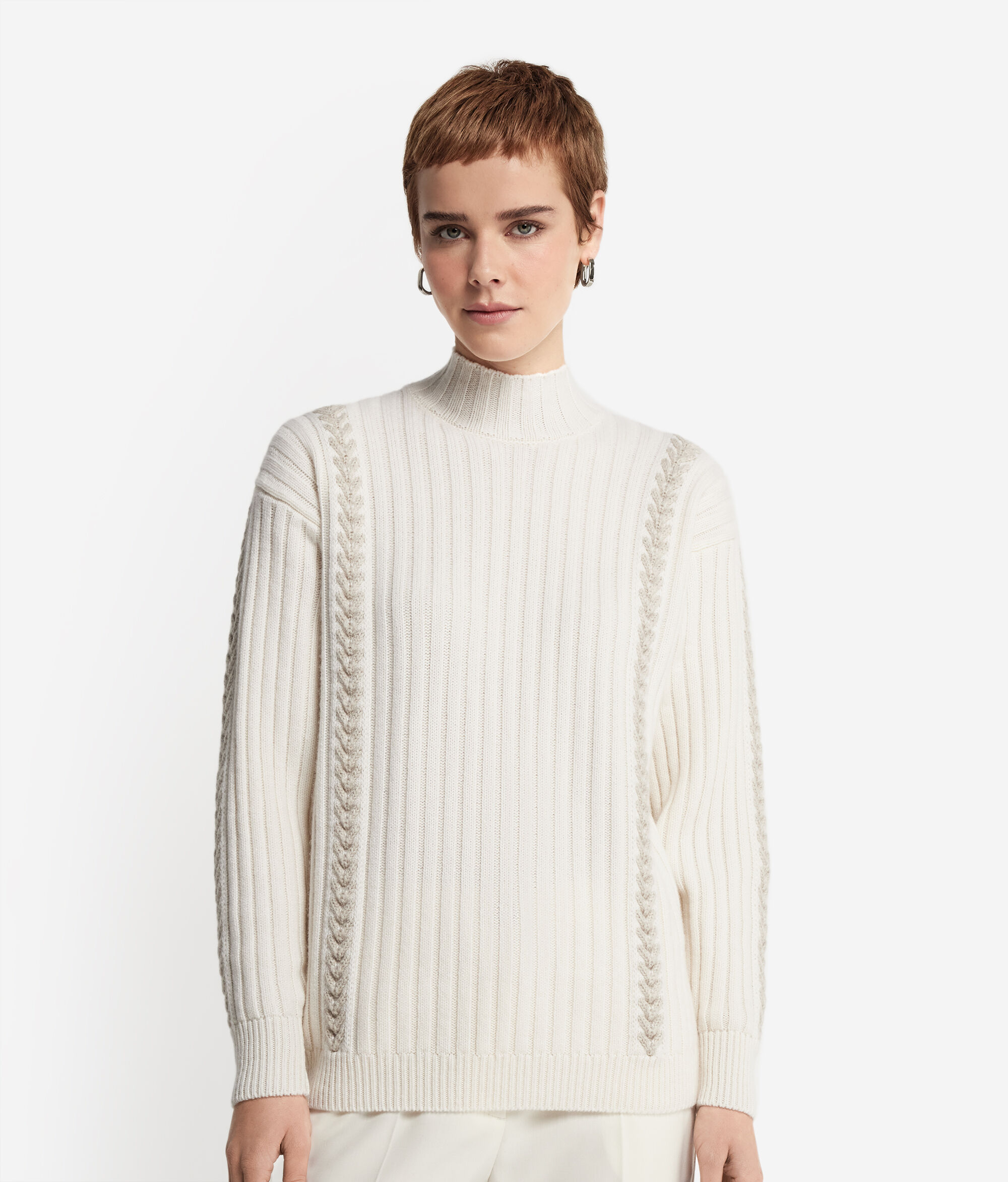 Stehkragenpullover mit Stickerei und Rippenmotiv aus Kaschmir Ultrasoft
