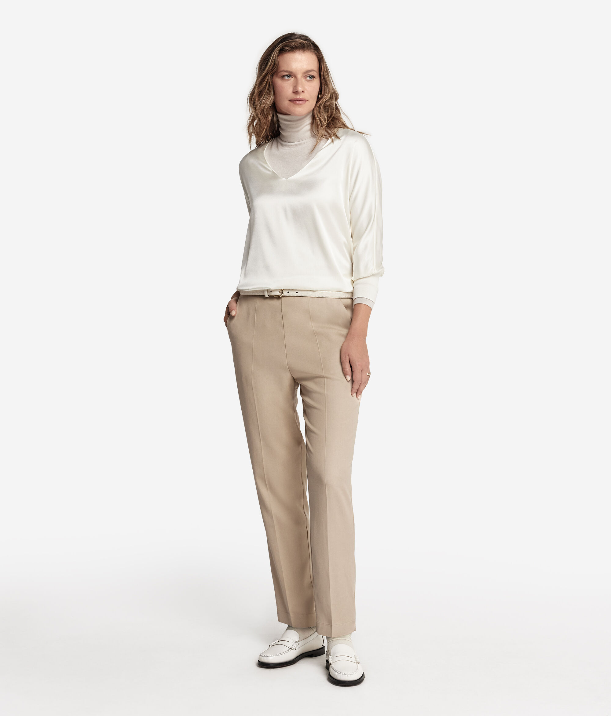 Svilena bluza s V-izrezom