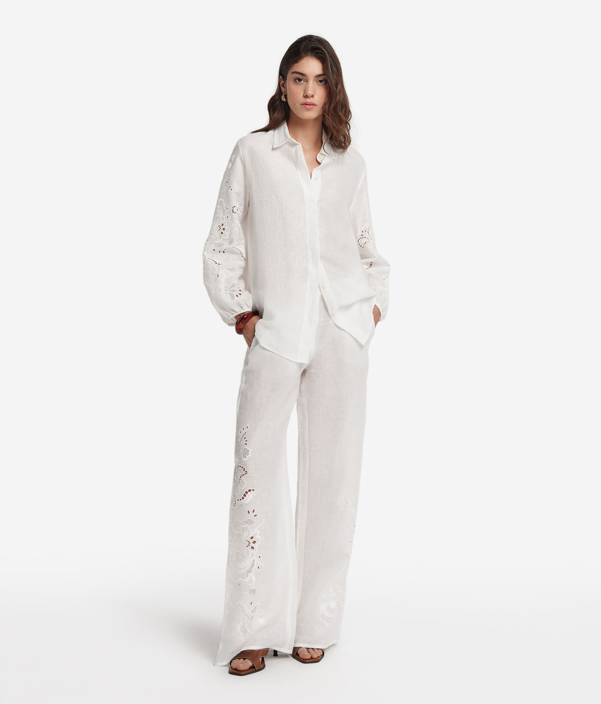 Pantalon brodé en lin