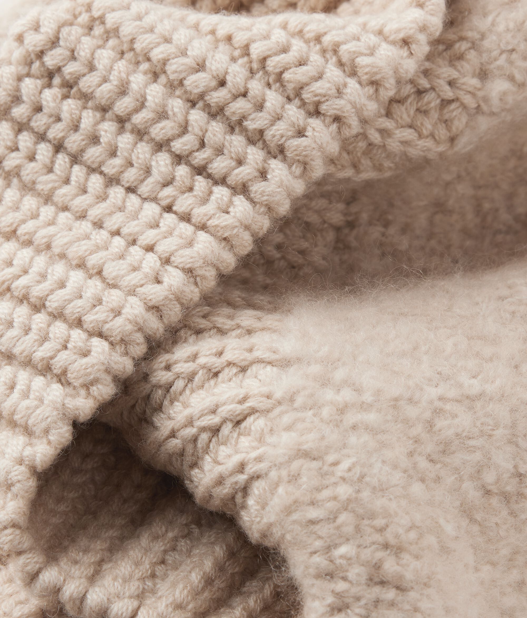 Capuche côtelée en cachemire ultra-doux et bouclette