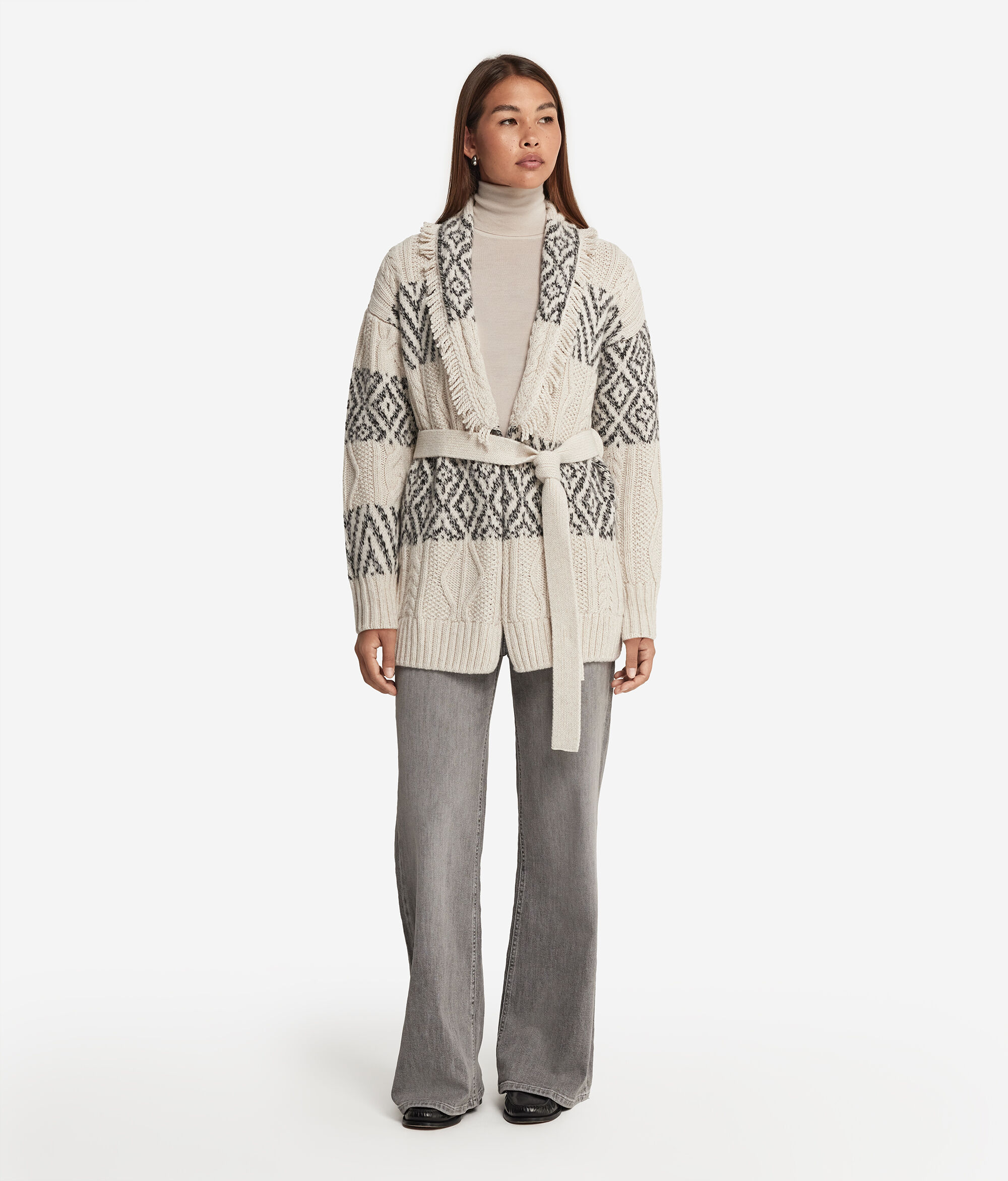 Ultrasoft Cashmere Cable-Knit Cardigan with Jacquard Workmanship