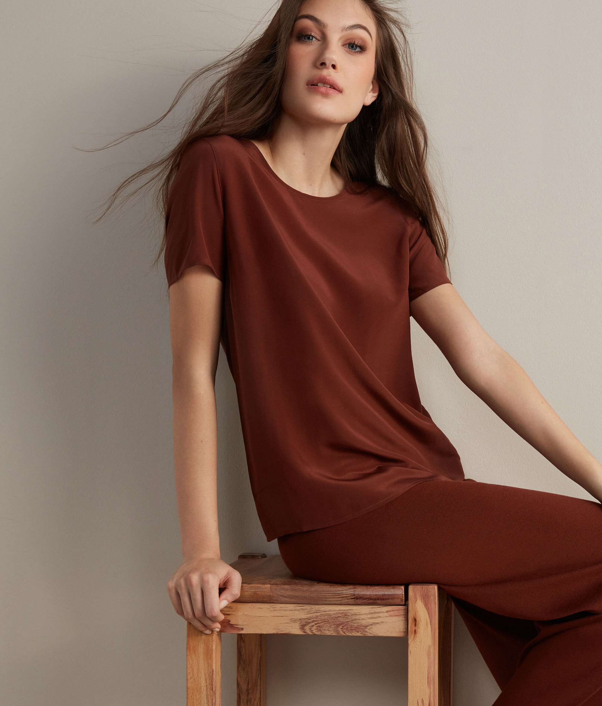 T-shirt με Στρογγυλή Λαιμόκοψη από Μετάξι