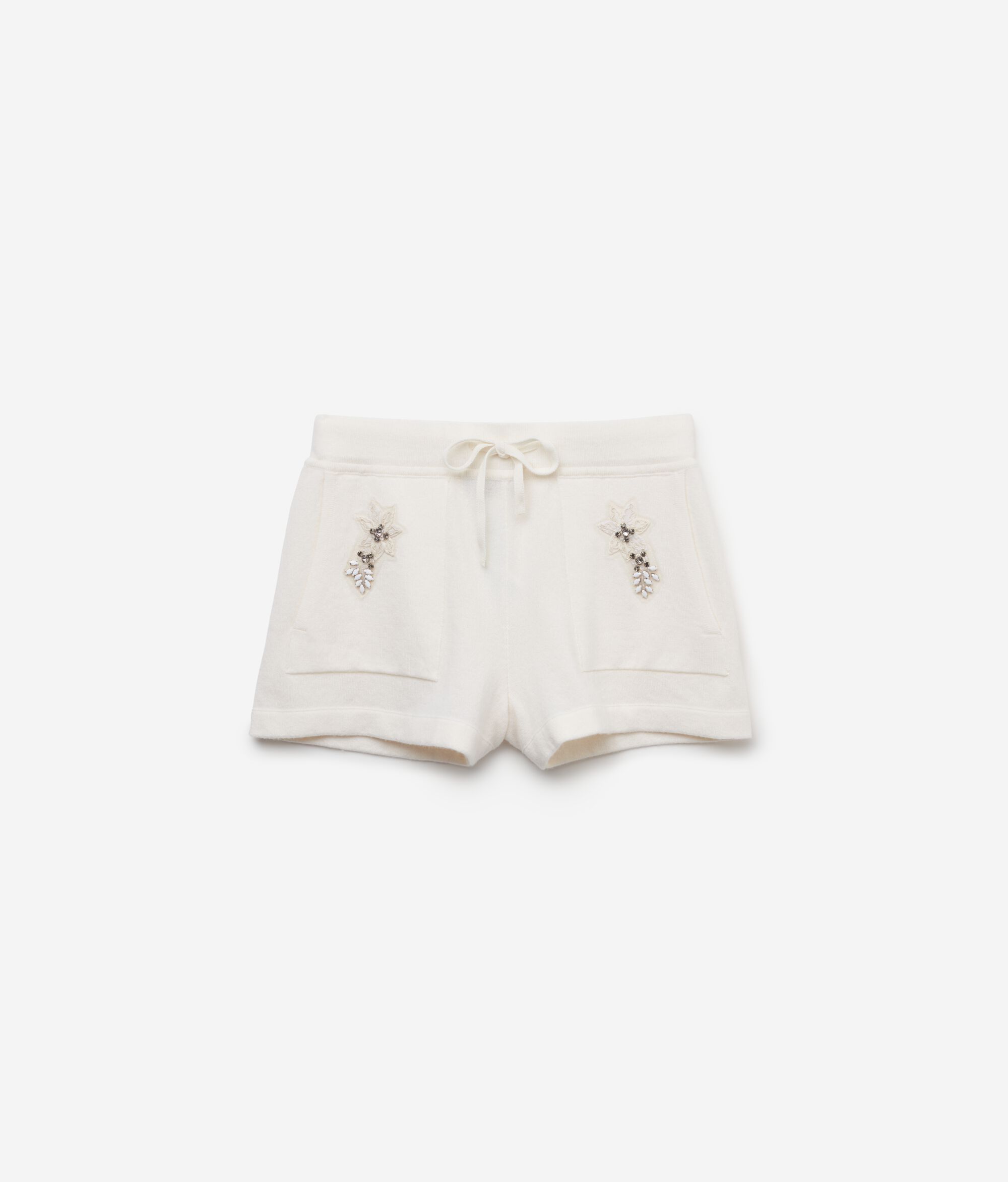 Short en cachemire à broderie florale