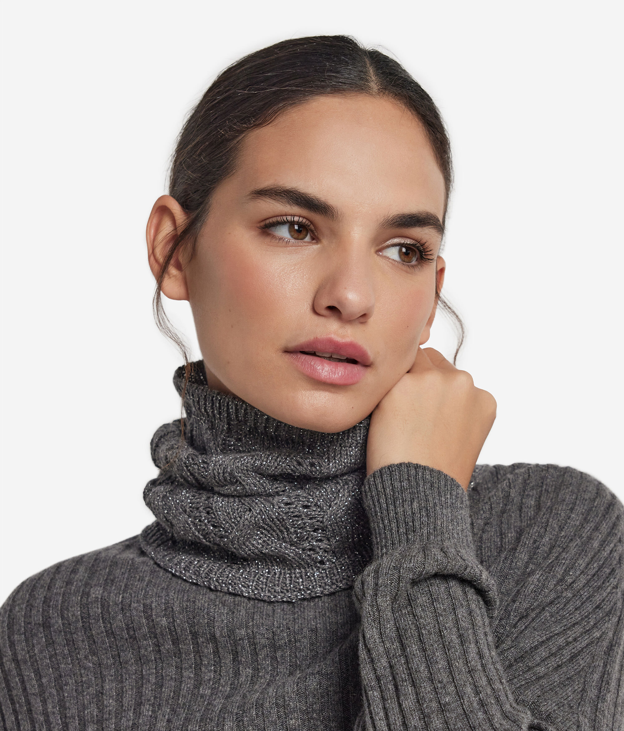 Grijač za vrat s pletenicama od lamé vune