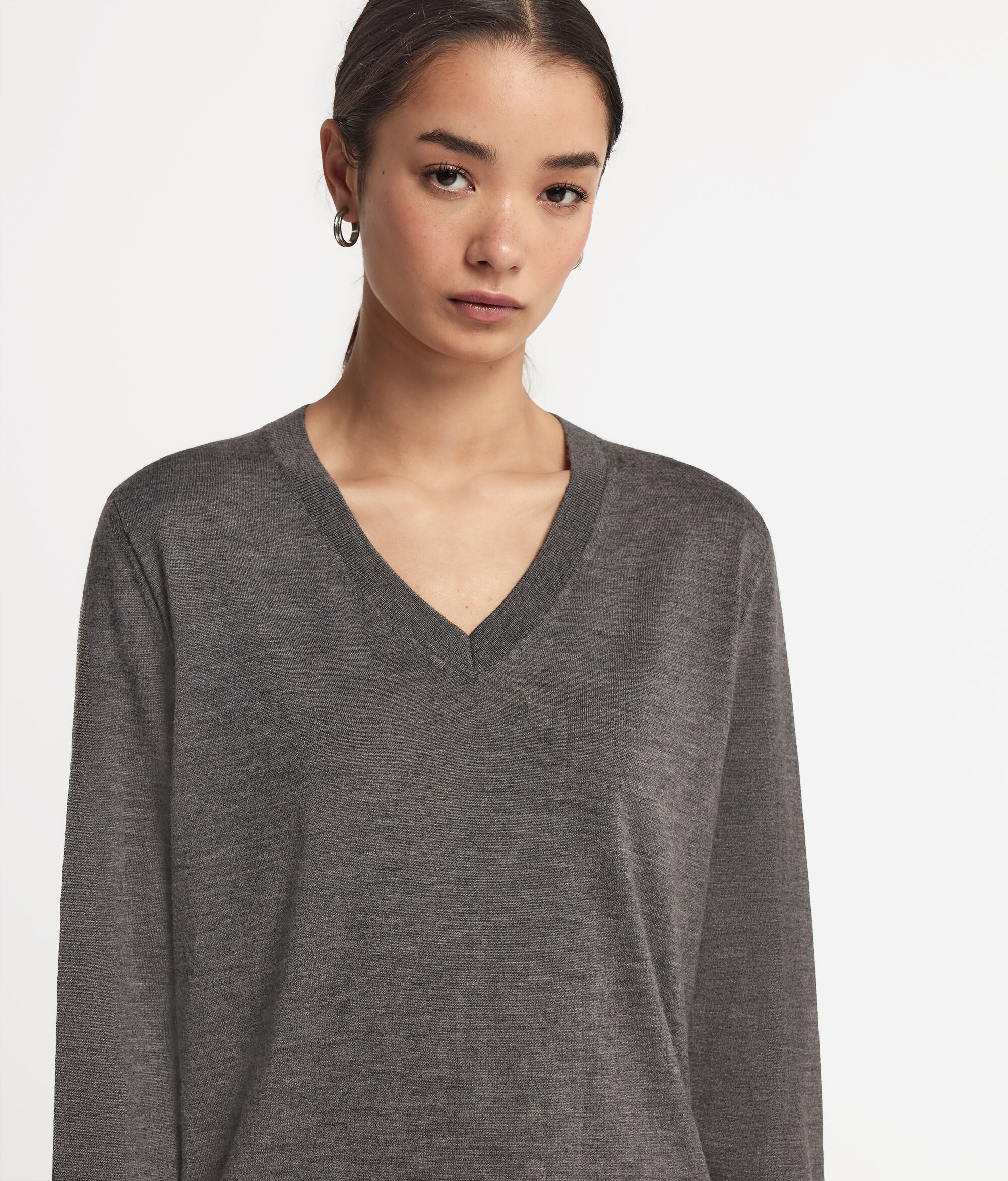 Ultrafine Cashmere V-Neck Jumper