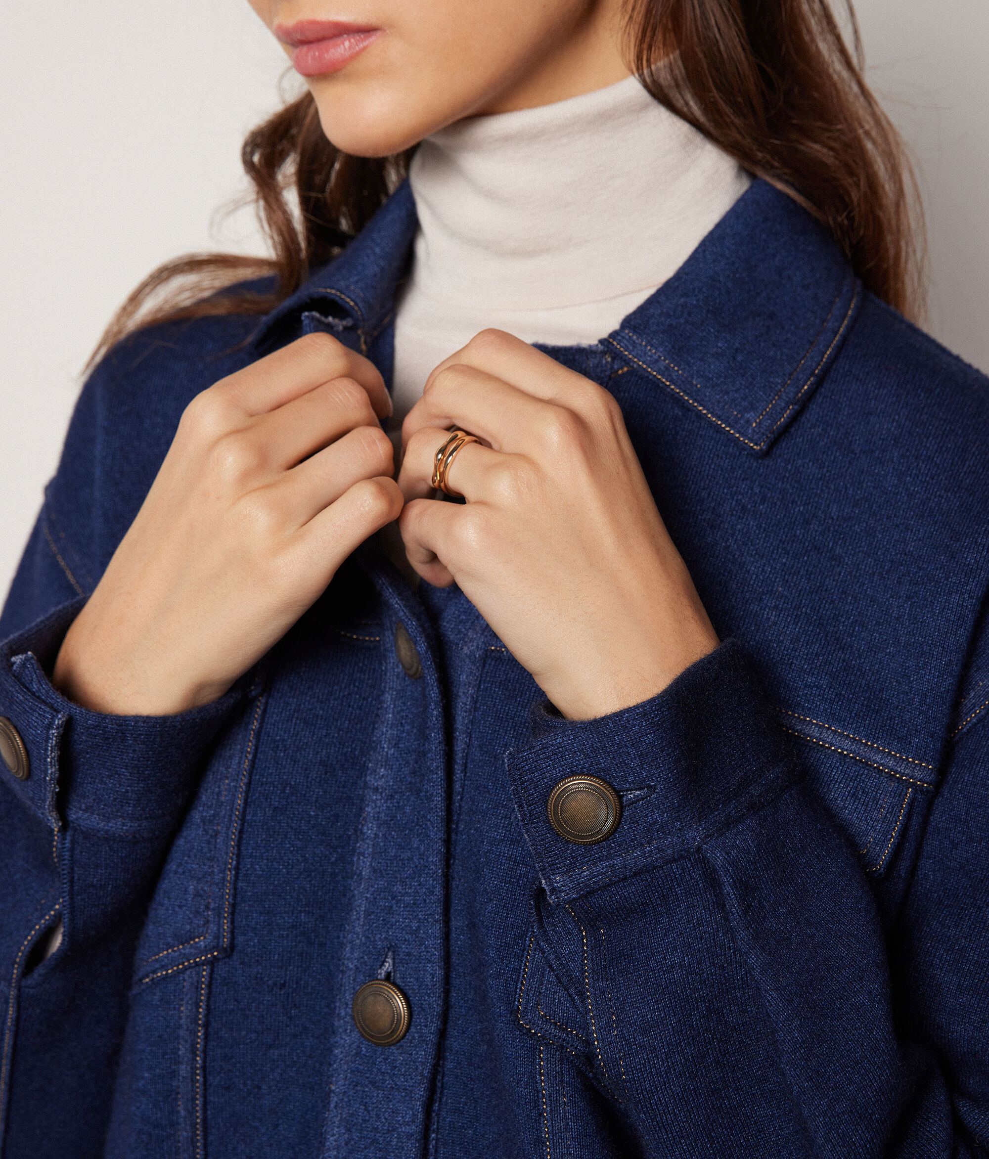 Chaqueta de cashmere con pespuntes