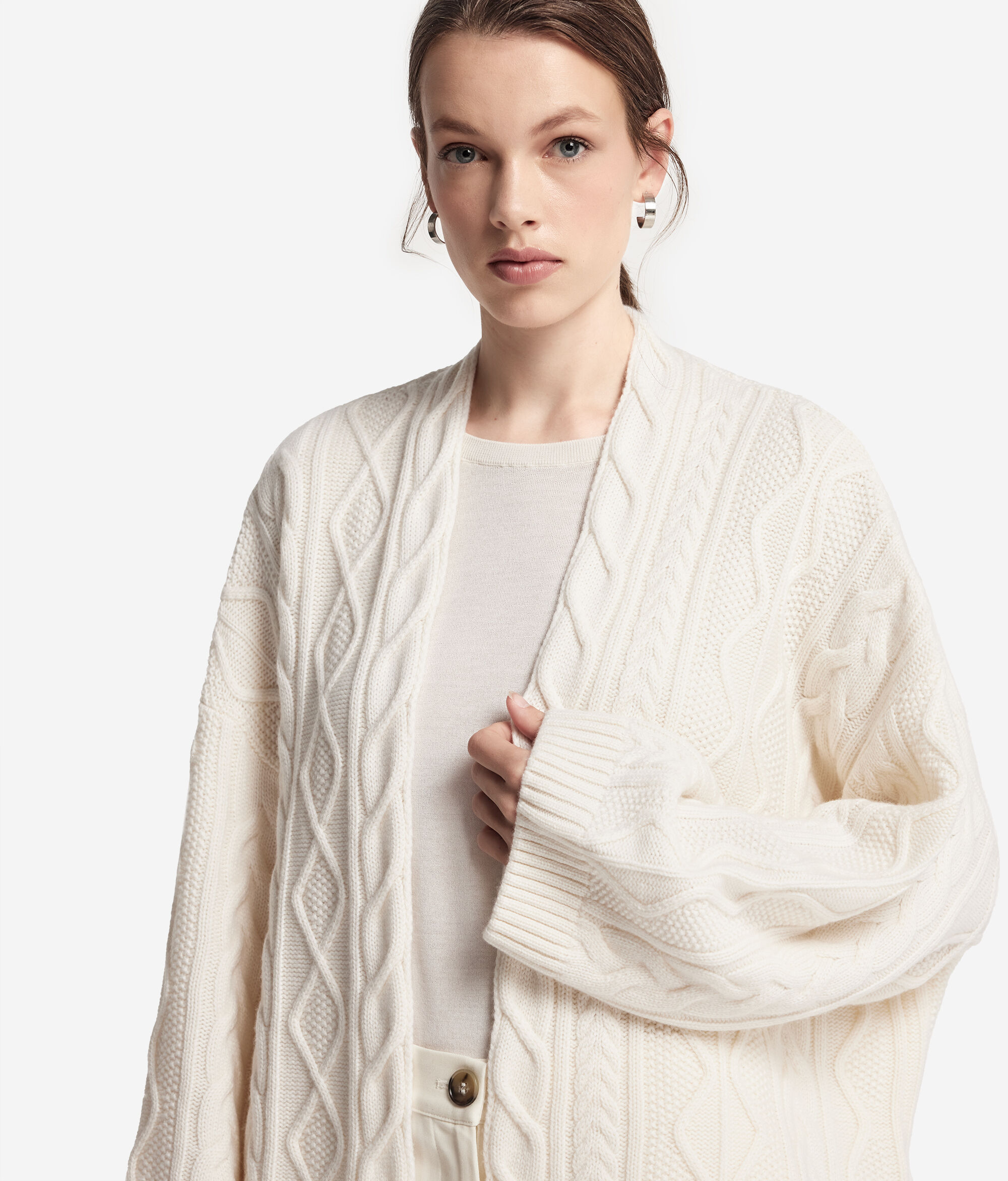Cashmere Cape with Different Cable Stitches Pattern