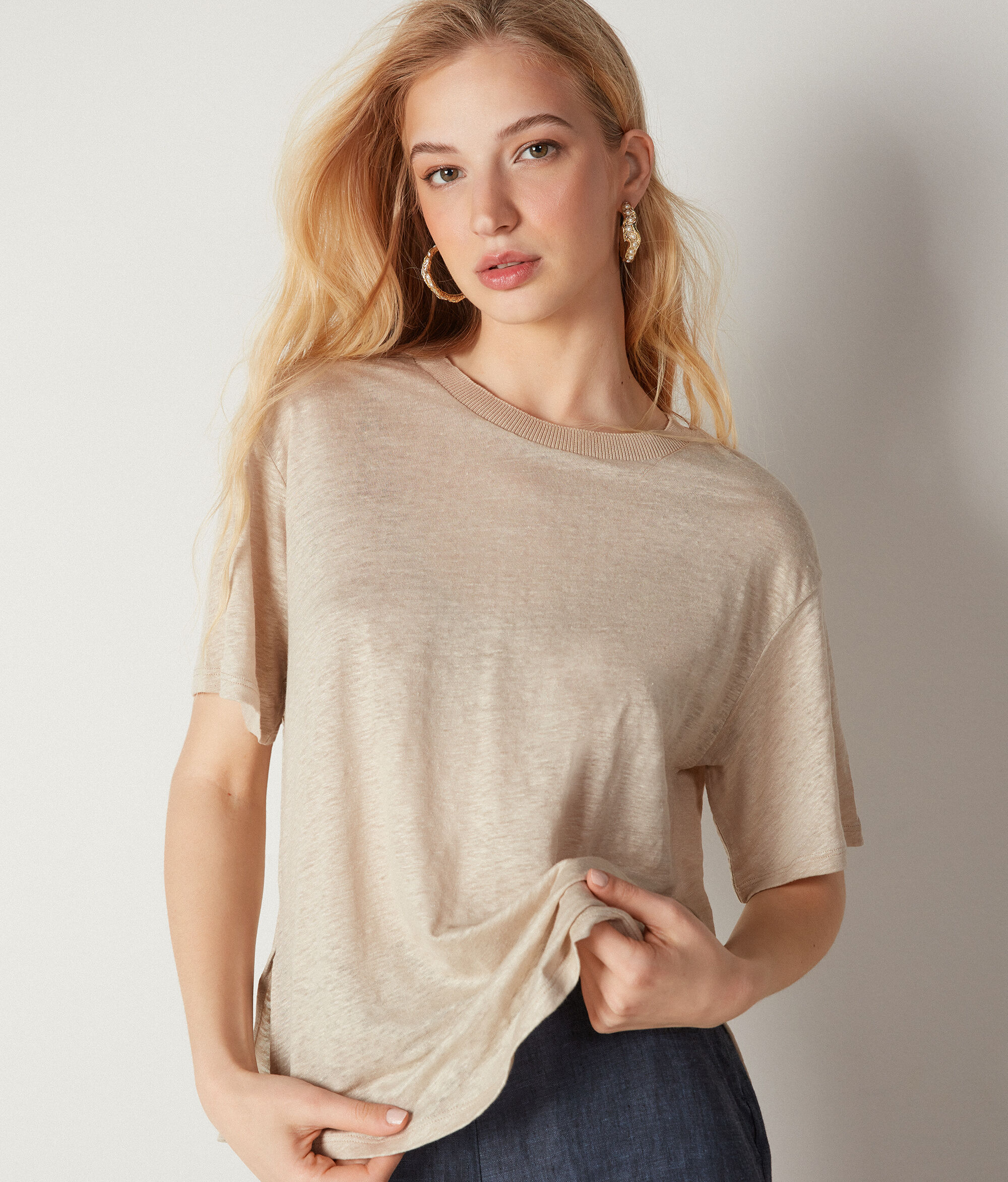 T-Shirt mit Rundhalsausschnitt aus Leinen mit Stricksaum