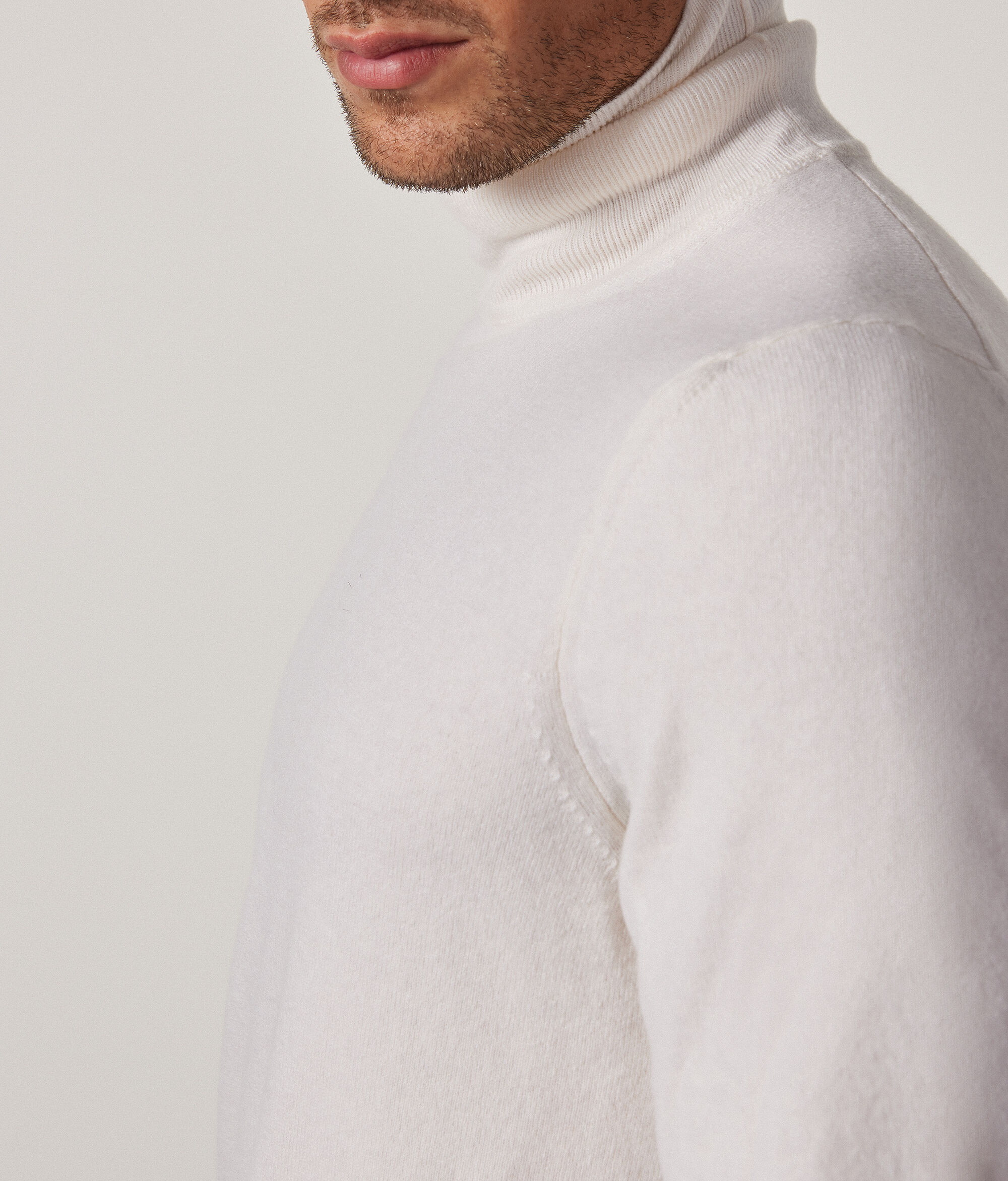 Jersey de cuello vuelto de cashmere ultrasoft