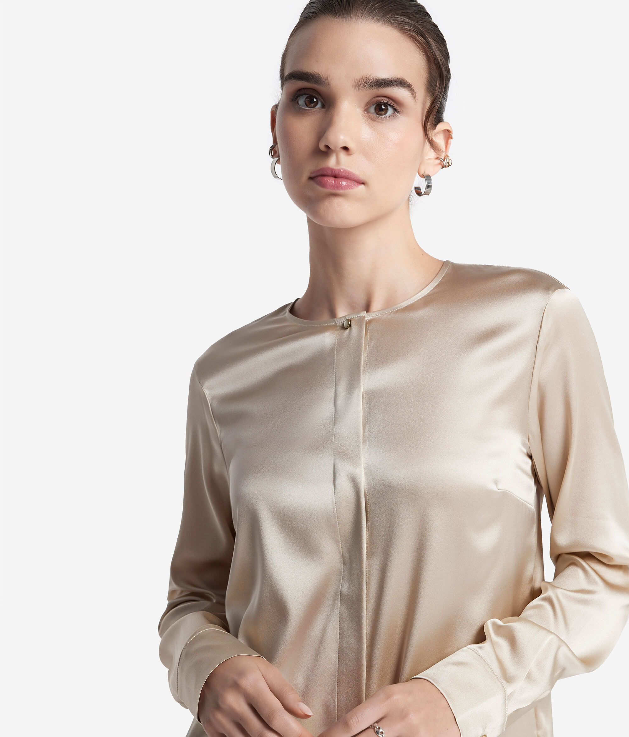 Chemise à col rond en satin de soie