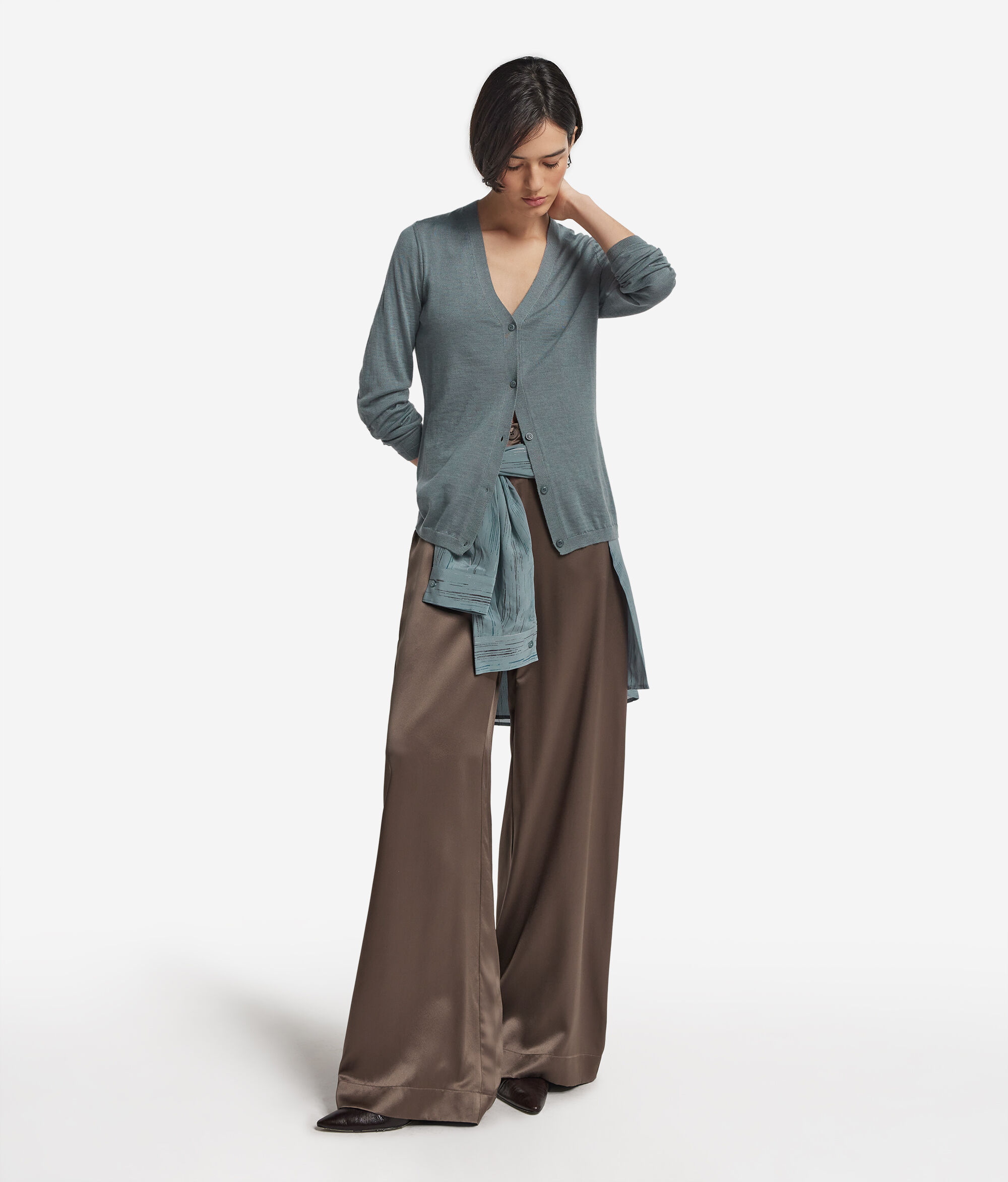Rebeca con cuello de pico de cashmere ultrafine