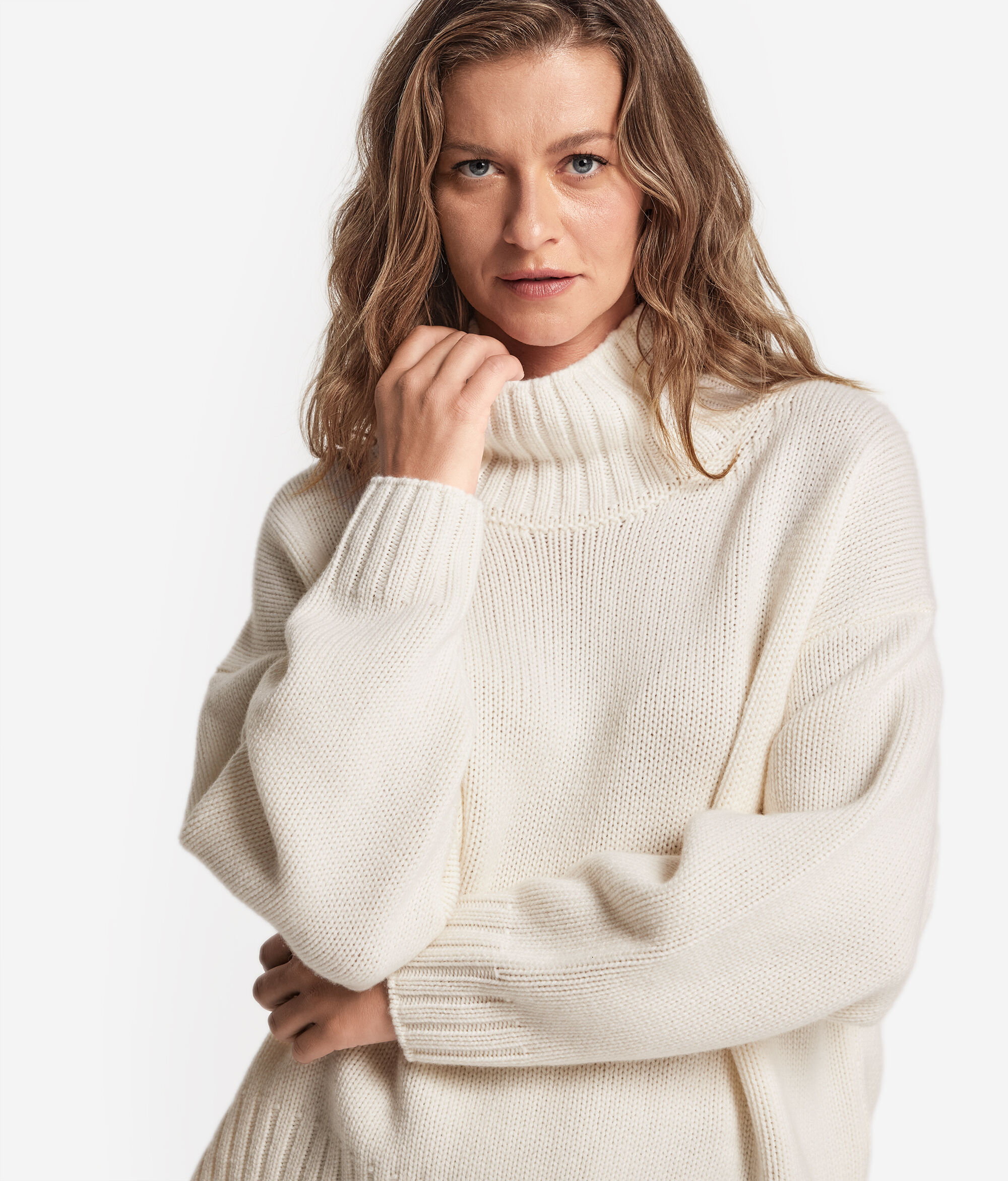 Sweter z Kaszmirowego Trykotu z Szeroką Stójką