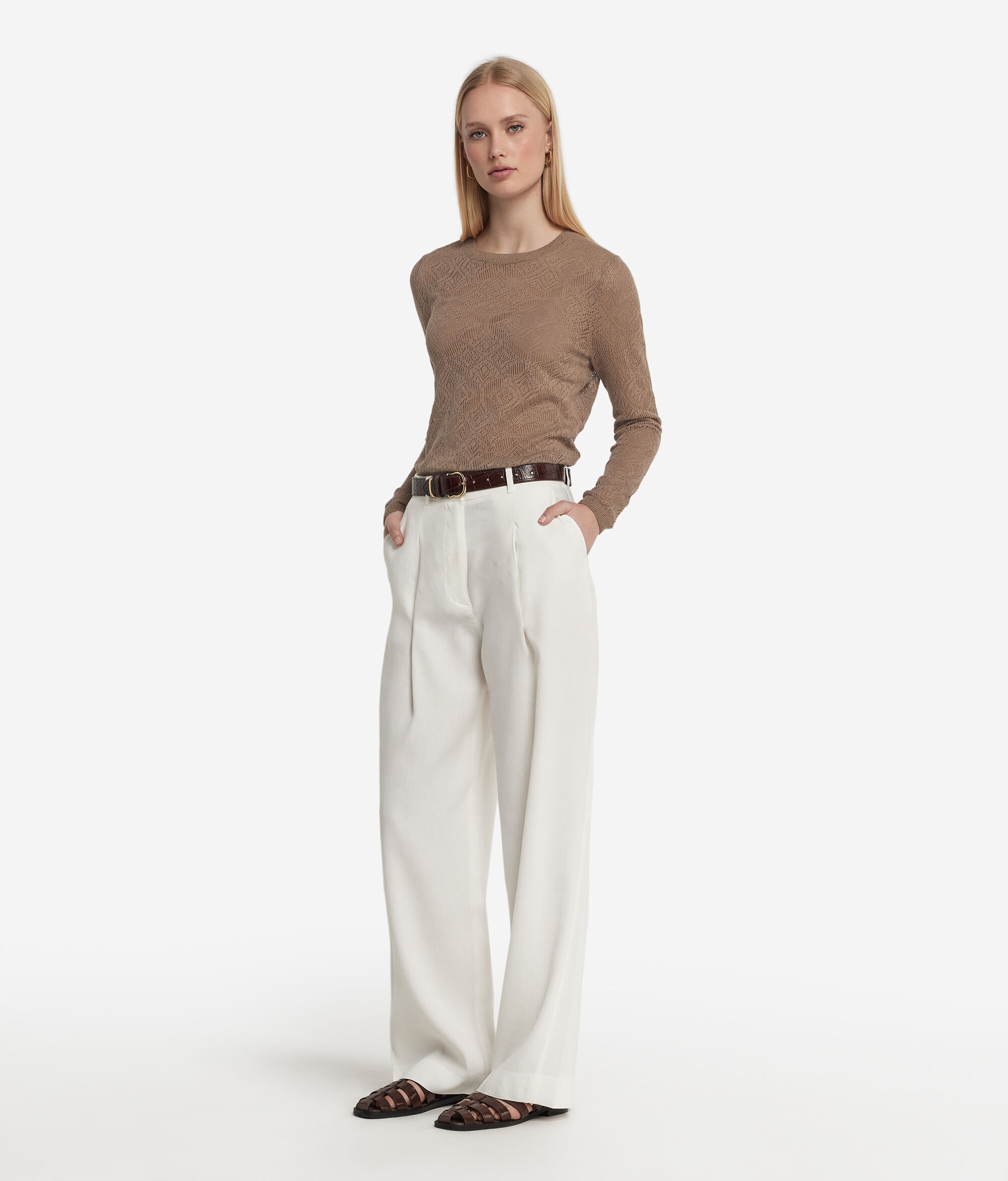 Pull ajouré en maille dentelle