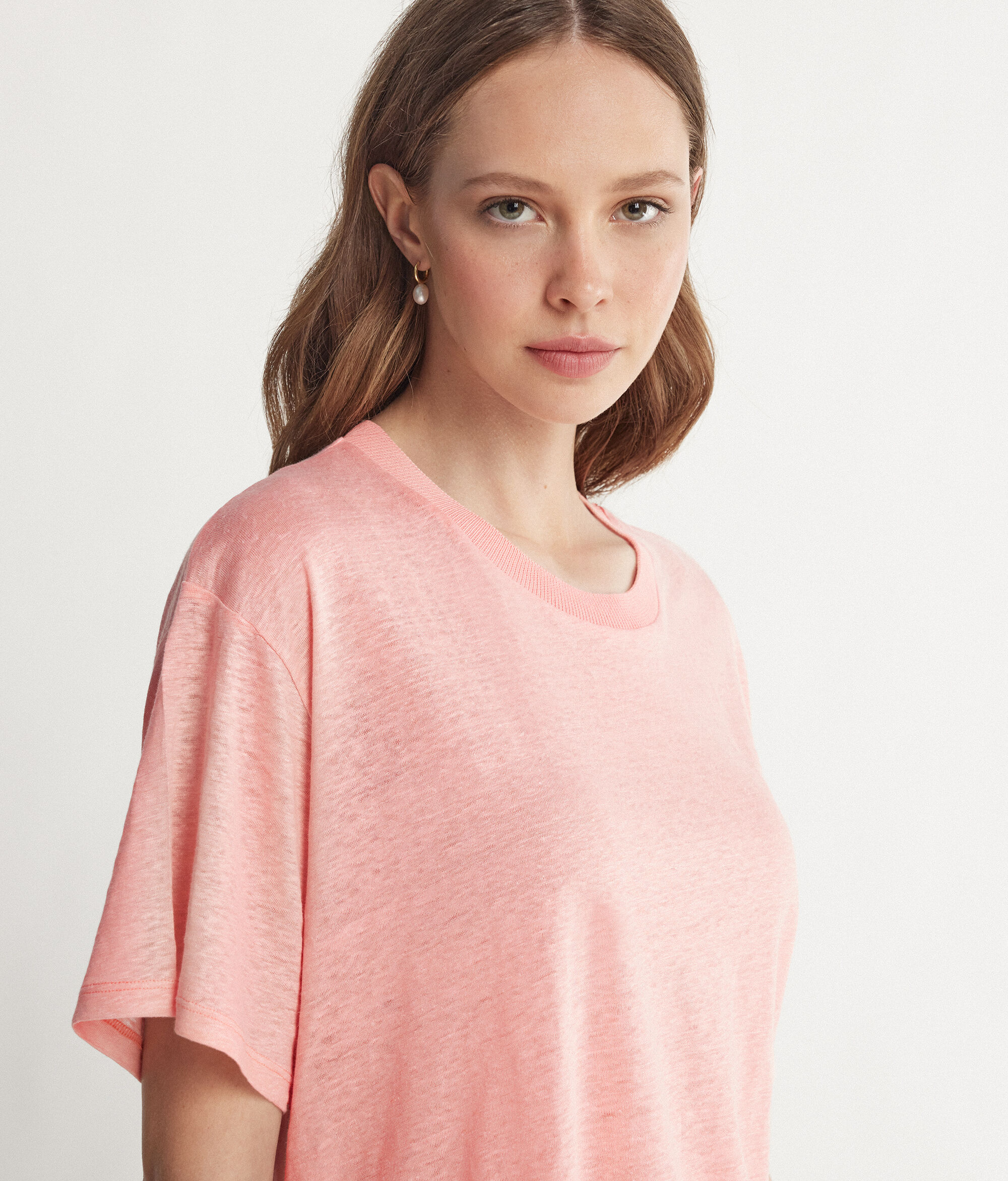 T-Shirt mit Rundhalsausschnitt aus Leinen mit Stricksaum