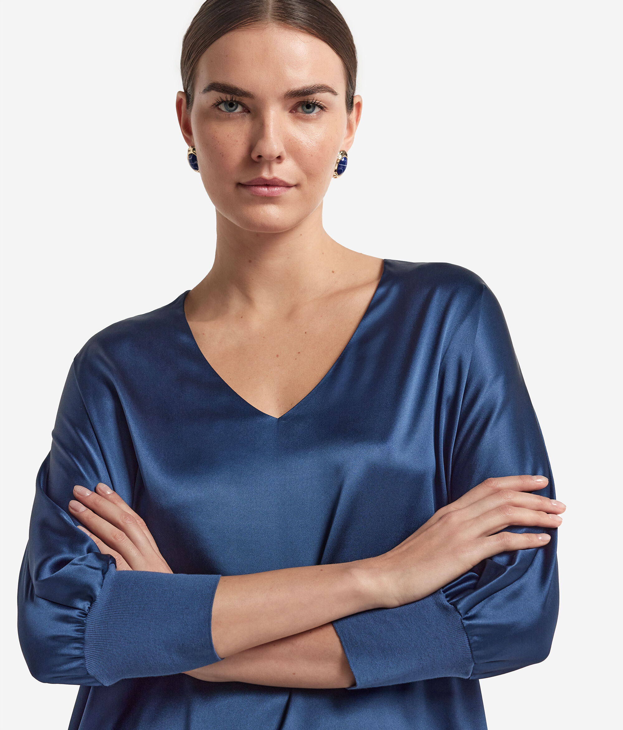 Svilena bluza s V-izrezom