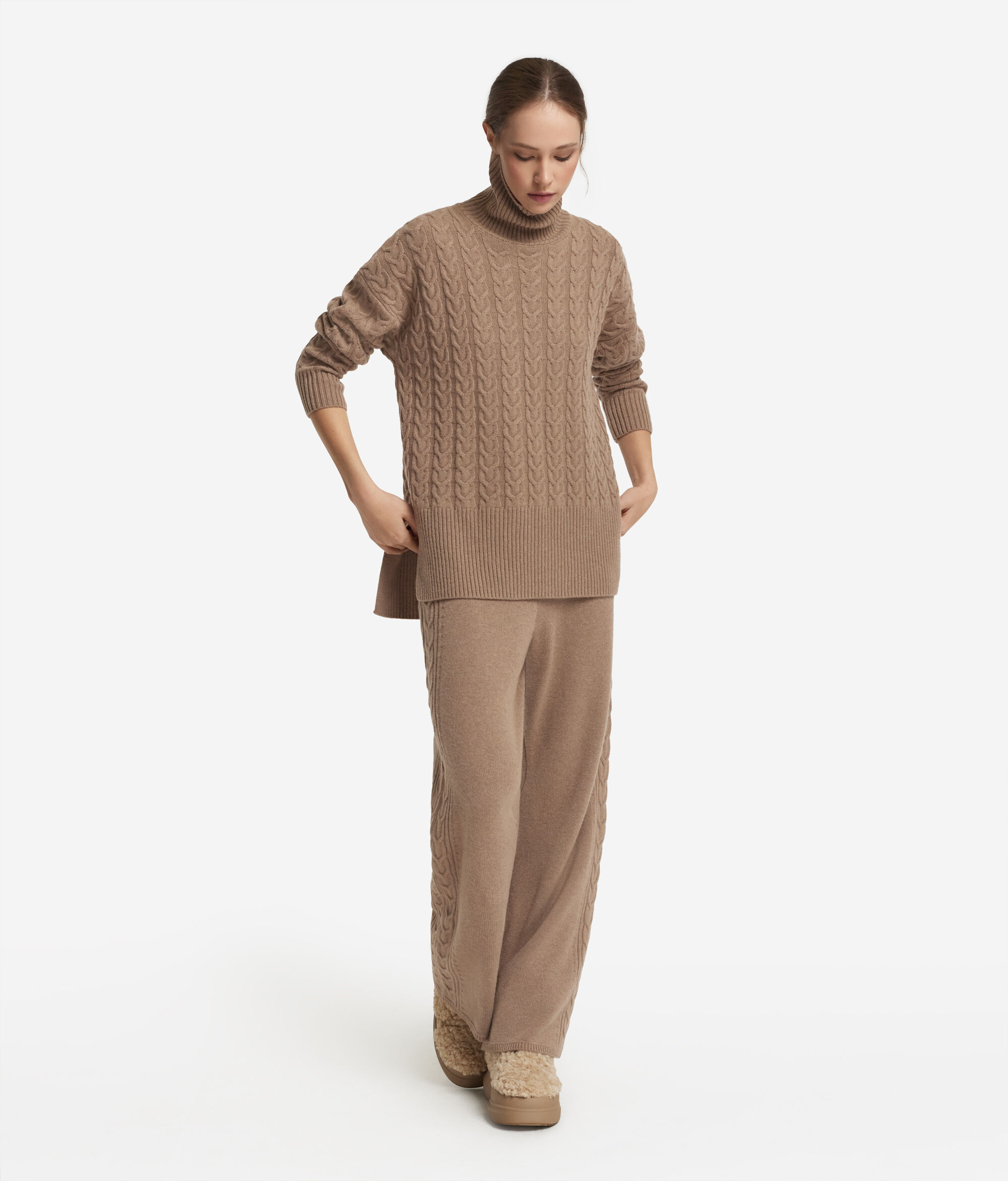 Dolčevita s pletenim uzorkom od ultramekog kašmira