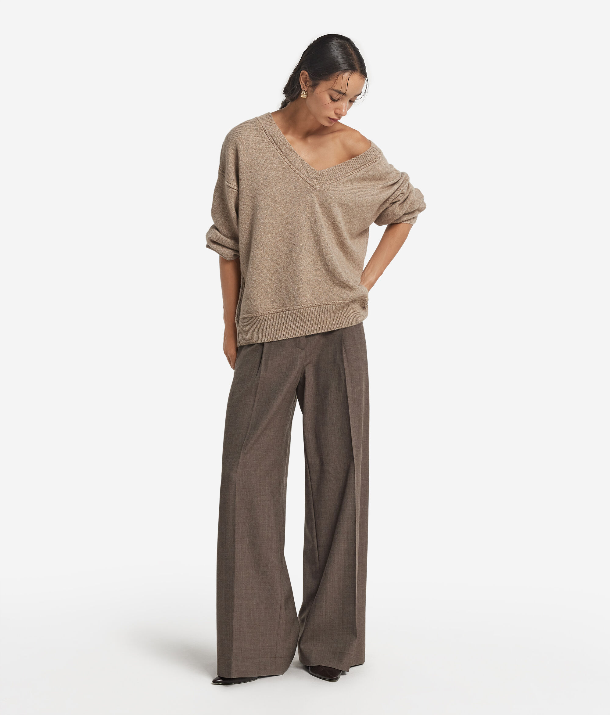 V-neck jumper in Ultrasoft Undyed cashmere
