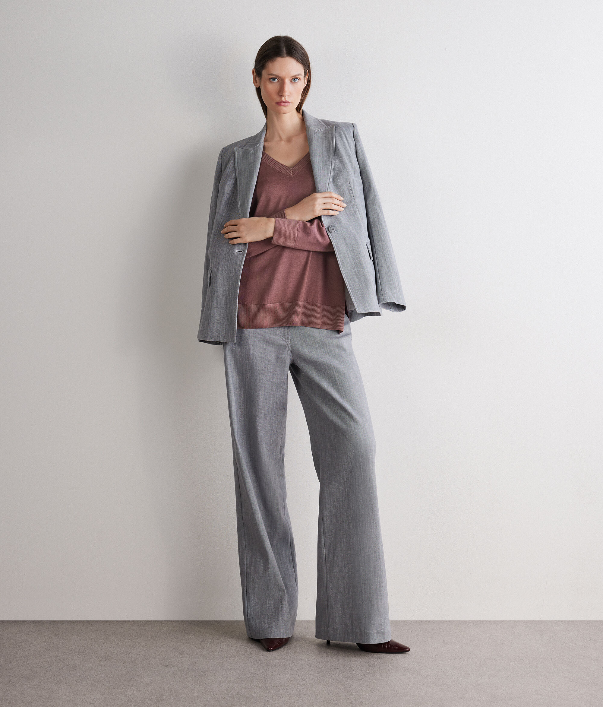 Pullover mit V-Ausschnitt und Schlitzen aus Kaschmir