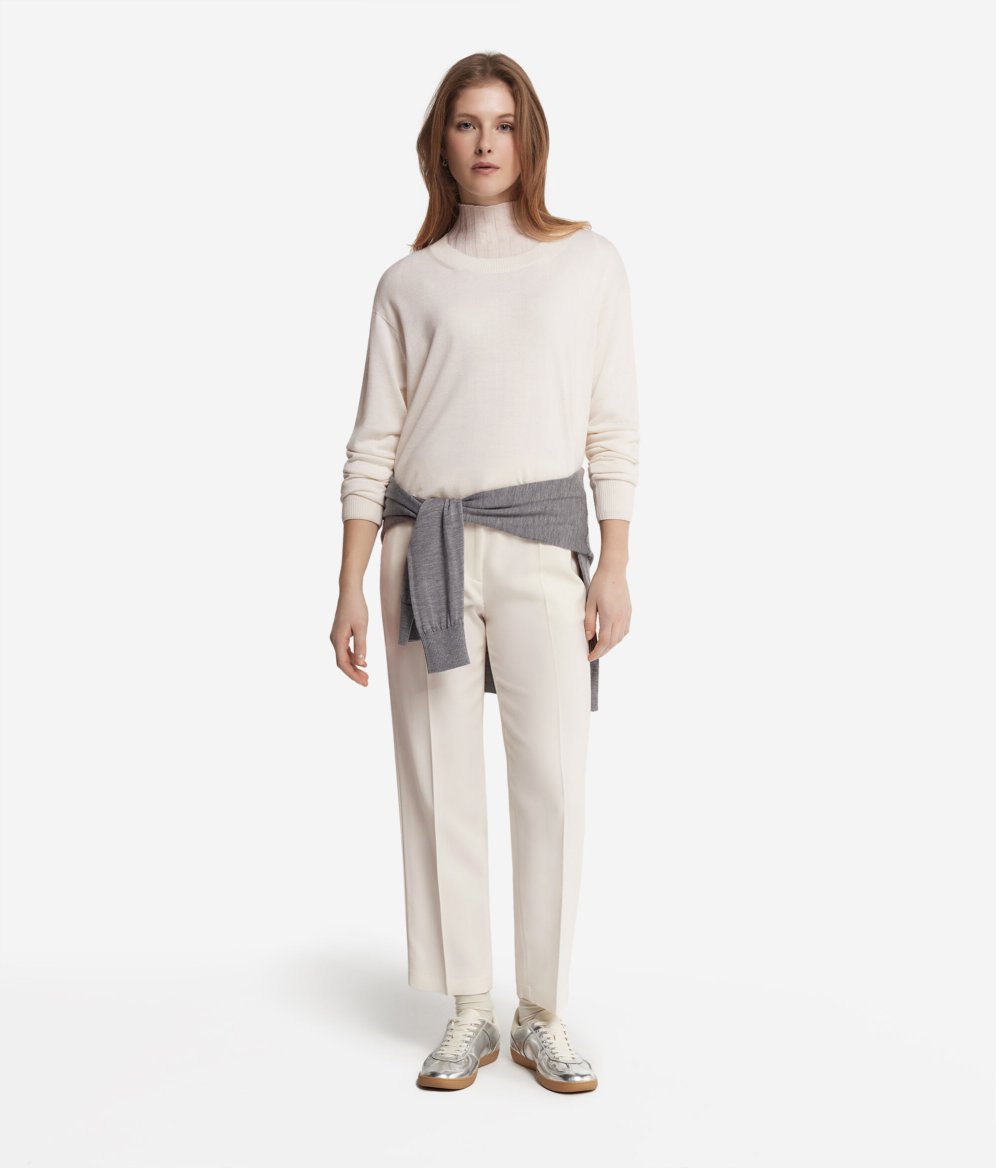 Kerek Nyakú Kasmír Pulóver Felvágásokkal