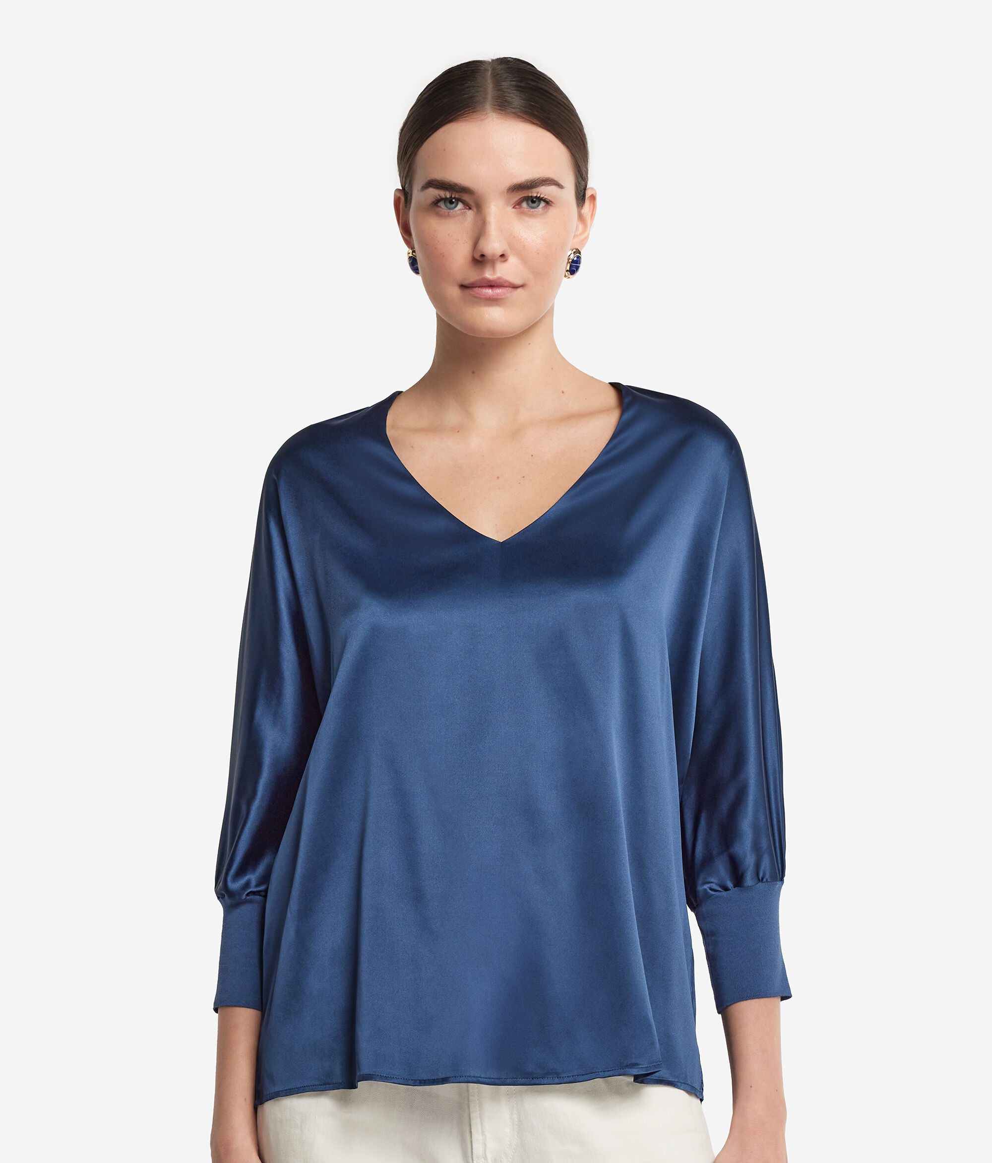 Svilena bluza s V-izrezom