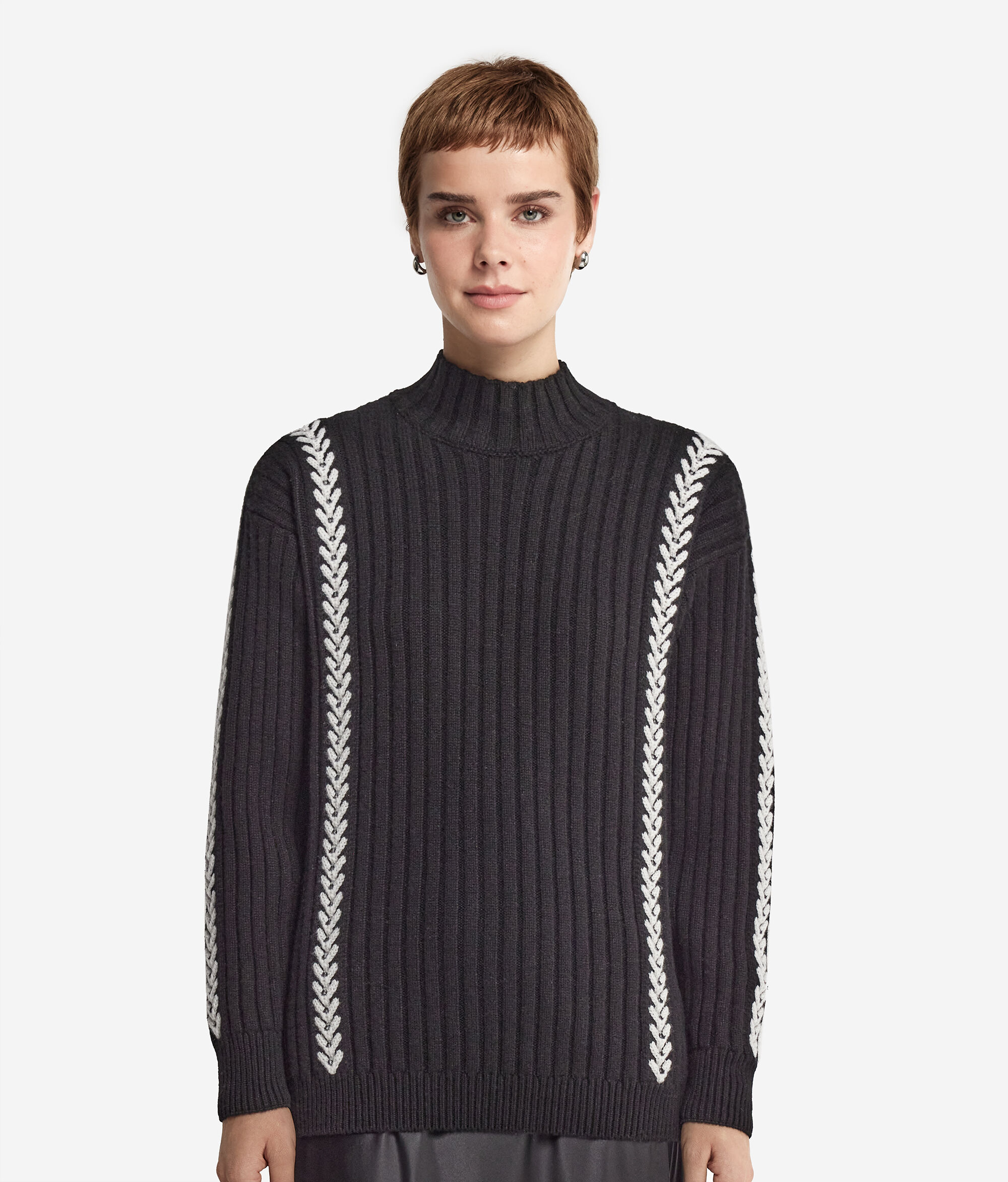 Embroidered Turtleneck Jumper with Ribbed Pattern in Ultrasoft Cashmere
