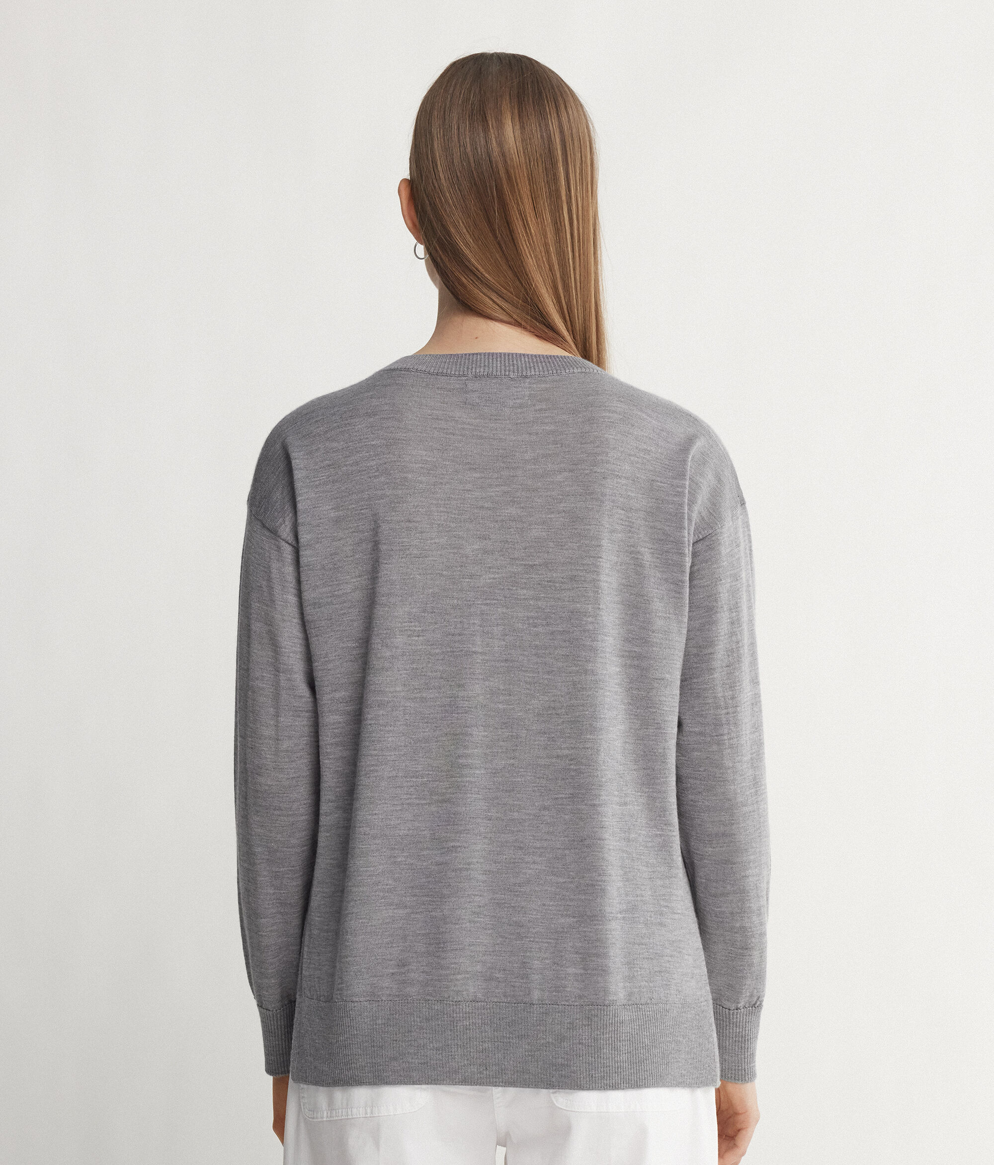 Pullover mit V-Ausschnitt und Schlitzen aus Kaschmir