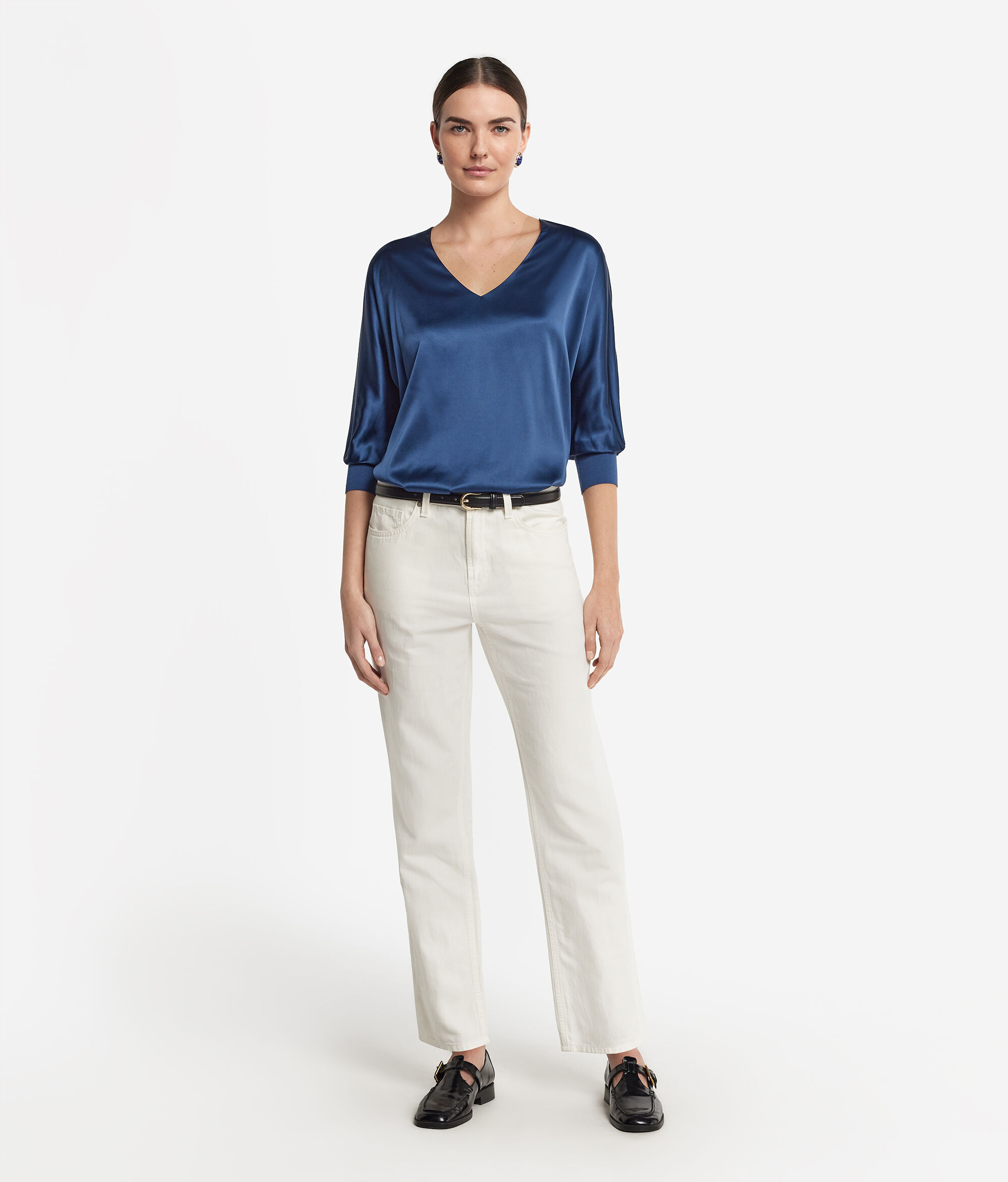 Svilena bluza s V-izrezom