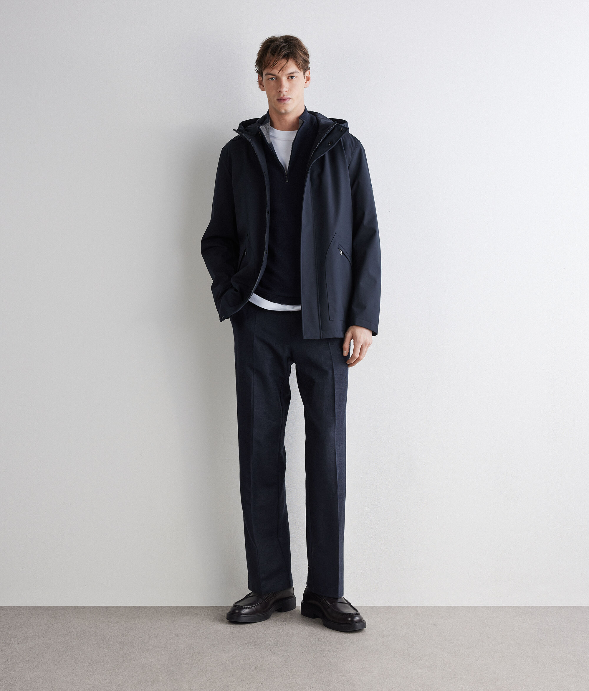 Chaqueta con capucha en tejido técnico con cashmere