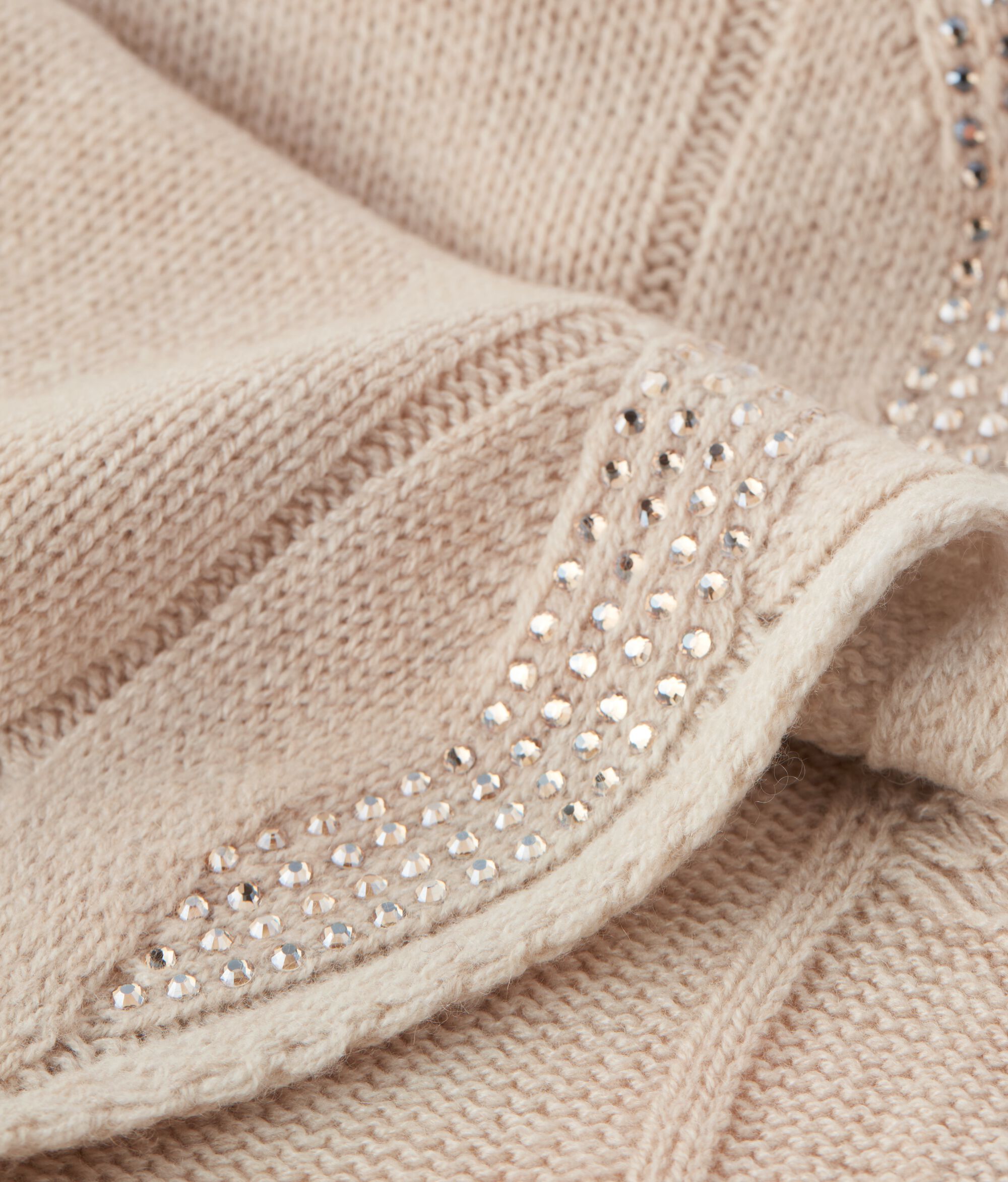 Schal aus Kaschmir Ultrasoft mit Zopfmuster und Strass